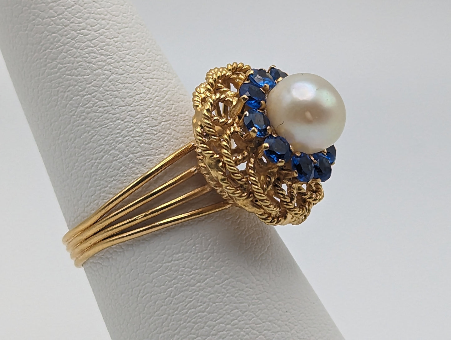 Vintage Blue Spinal 18k Flower Pear Ring. 18k Halo Setting Pearl Flower Ring. Vintage Blue Spinal 18k Flower Band. Pearl Flower Ring 18k