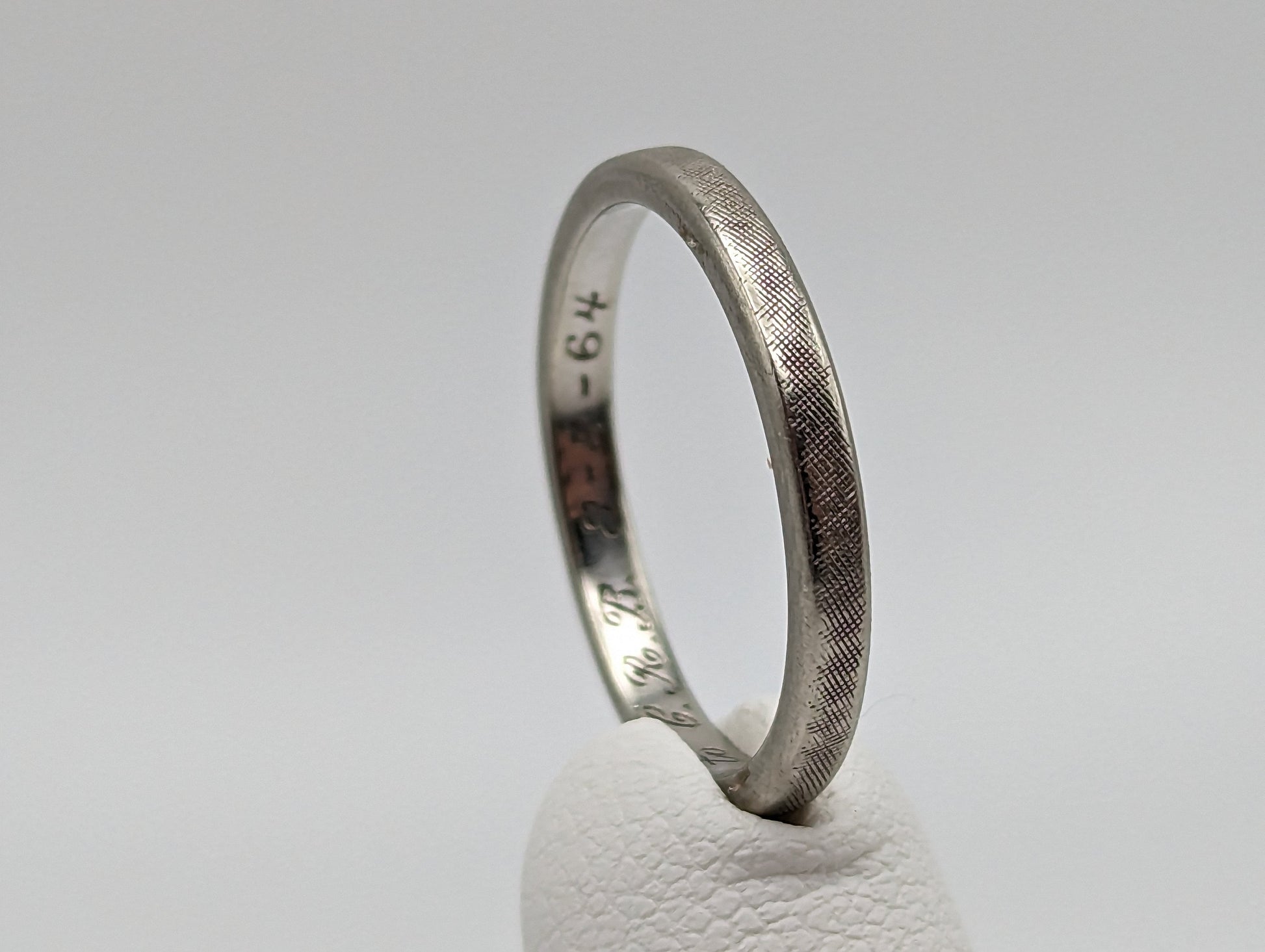 Vintage 1960s - 18k White Gold Texture Wedding Band. 18k White Gold Texture Anniversary Ring. 18k White Gold Handmade Women's Spacer Ring.