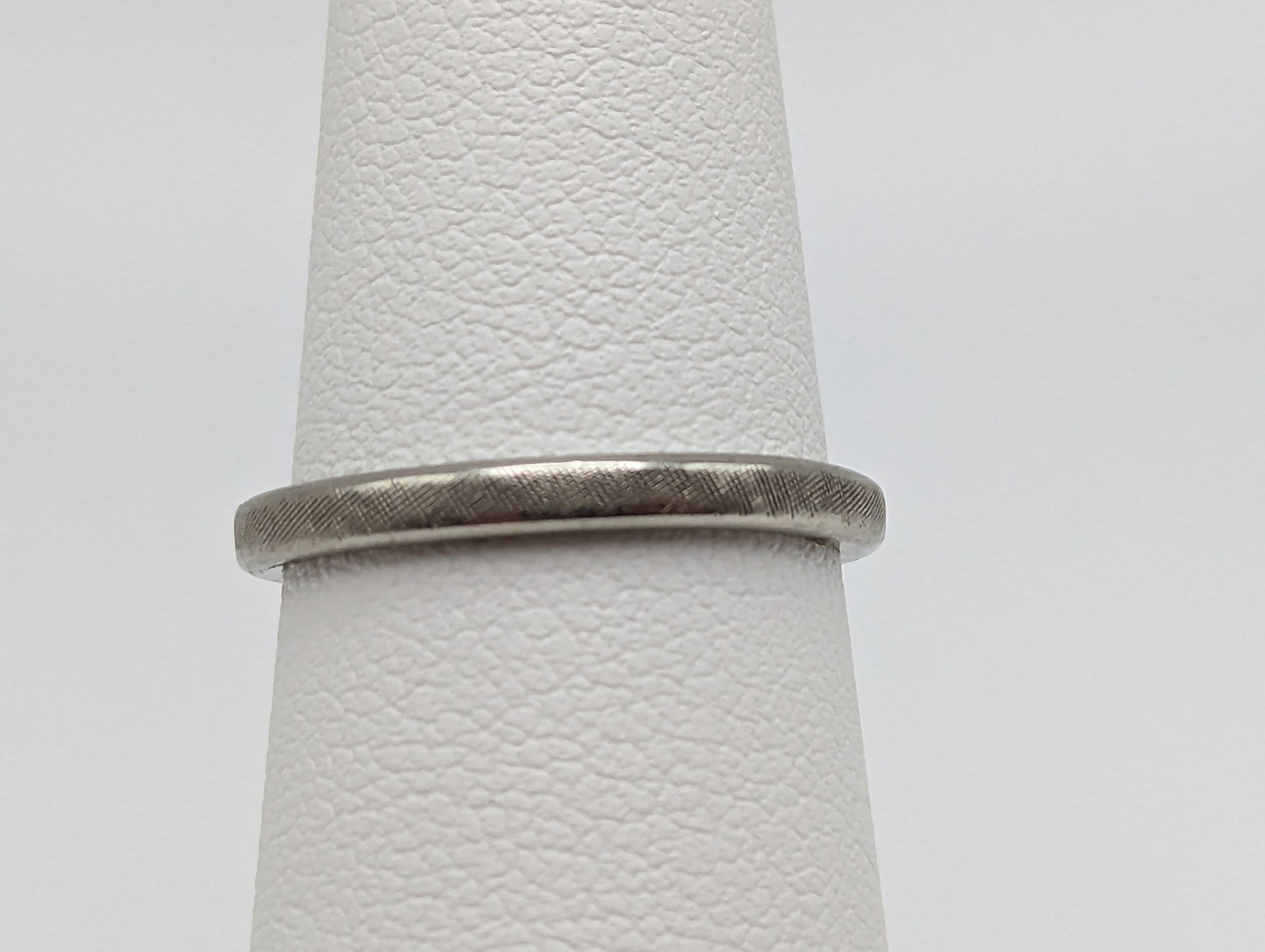 Vintage 1960s - 18k White Gold Texture Wedding Band. 18k White Gold Texture Anniversary Ring. 18k White Gold Handmade Women's Spacer Ring.