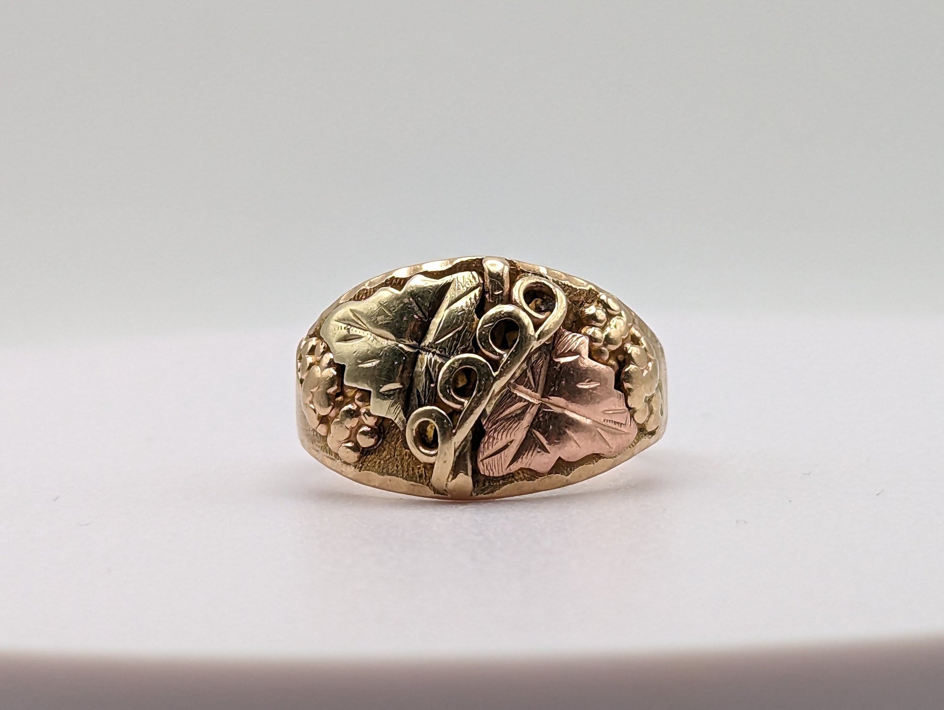 Vintage Very Heavy Black Hills Gold Ring. 10k Multi-tone Gold Black Hills Signet Ring. 10k Black Hill Band. Mens Womens Statement Ring