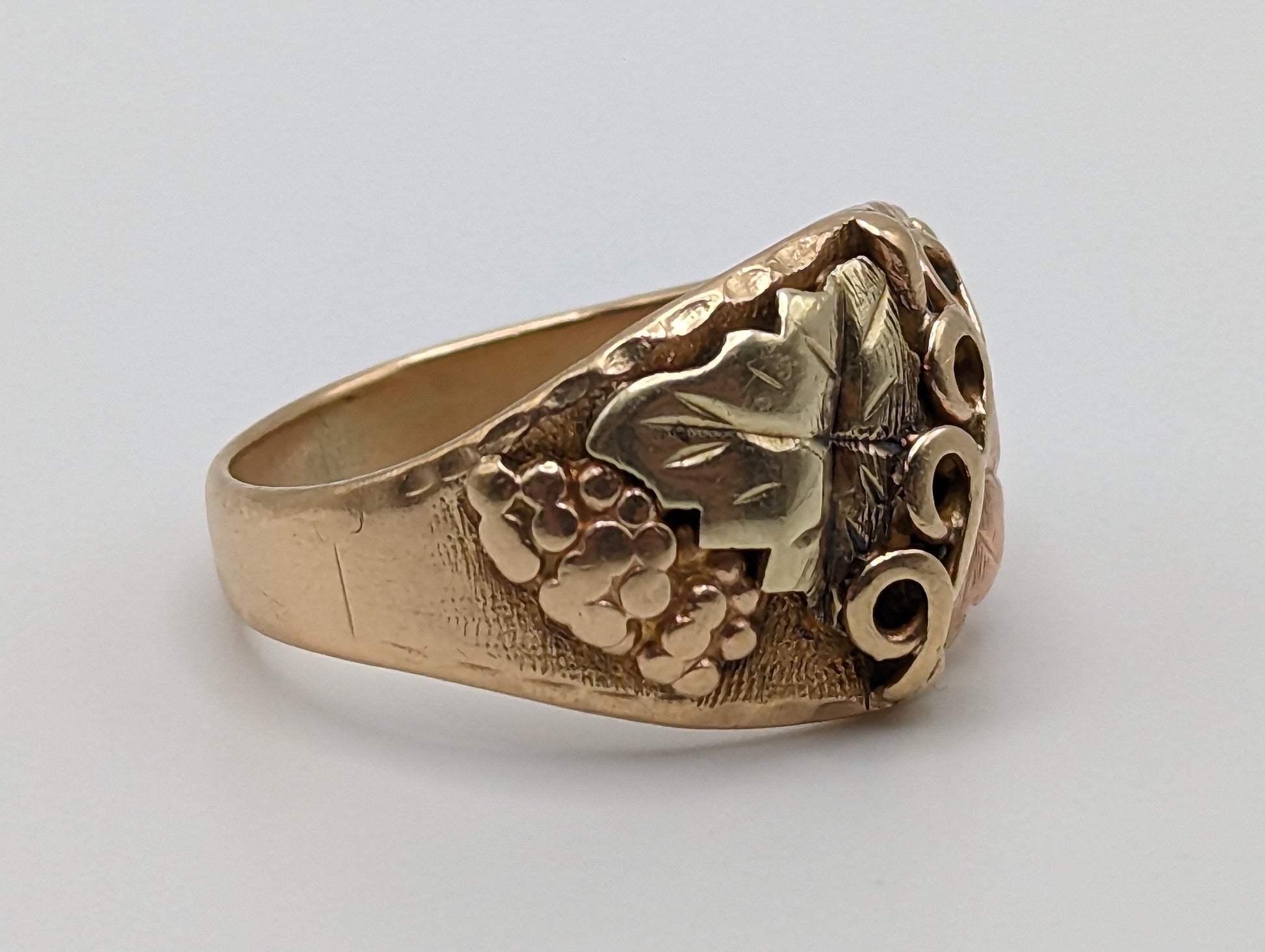 Vintage Very Heavy Black Hills Gold Ring. 10k Multi-tone Gold Black Hills Signet Ring. 10k Black Hill Band. Mens Womens Statement Ring