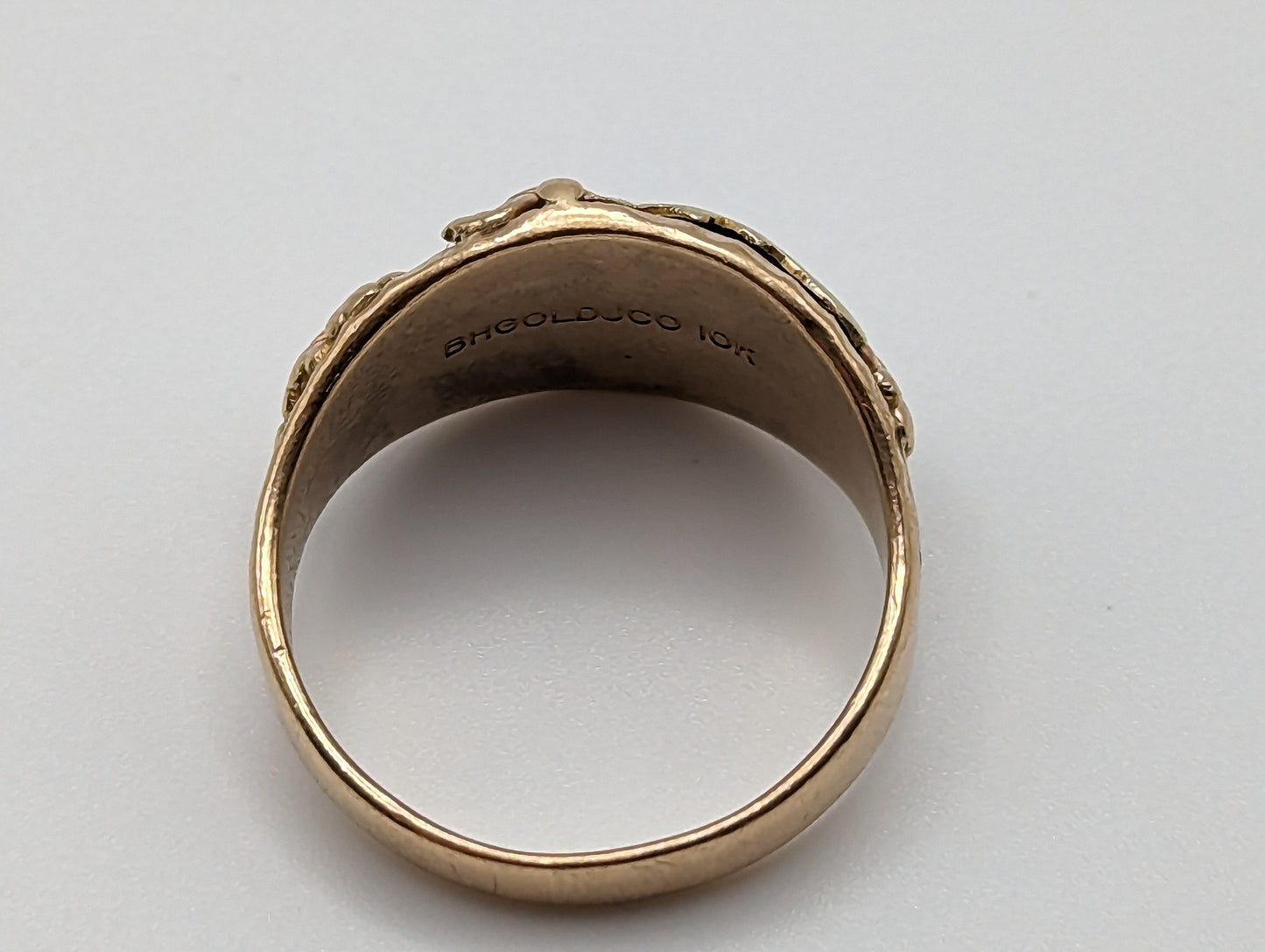 Vintage Very Heavy Black Hills Gold Ring. 10k Multi-tone Gold Black Hills Signet Ring. 10k Black Hill Band. Mens Womens Statement Ring