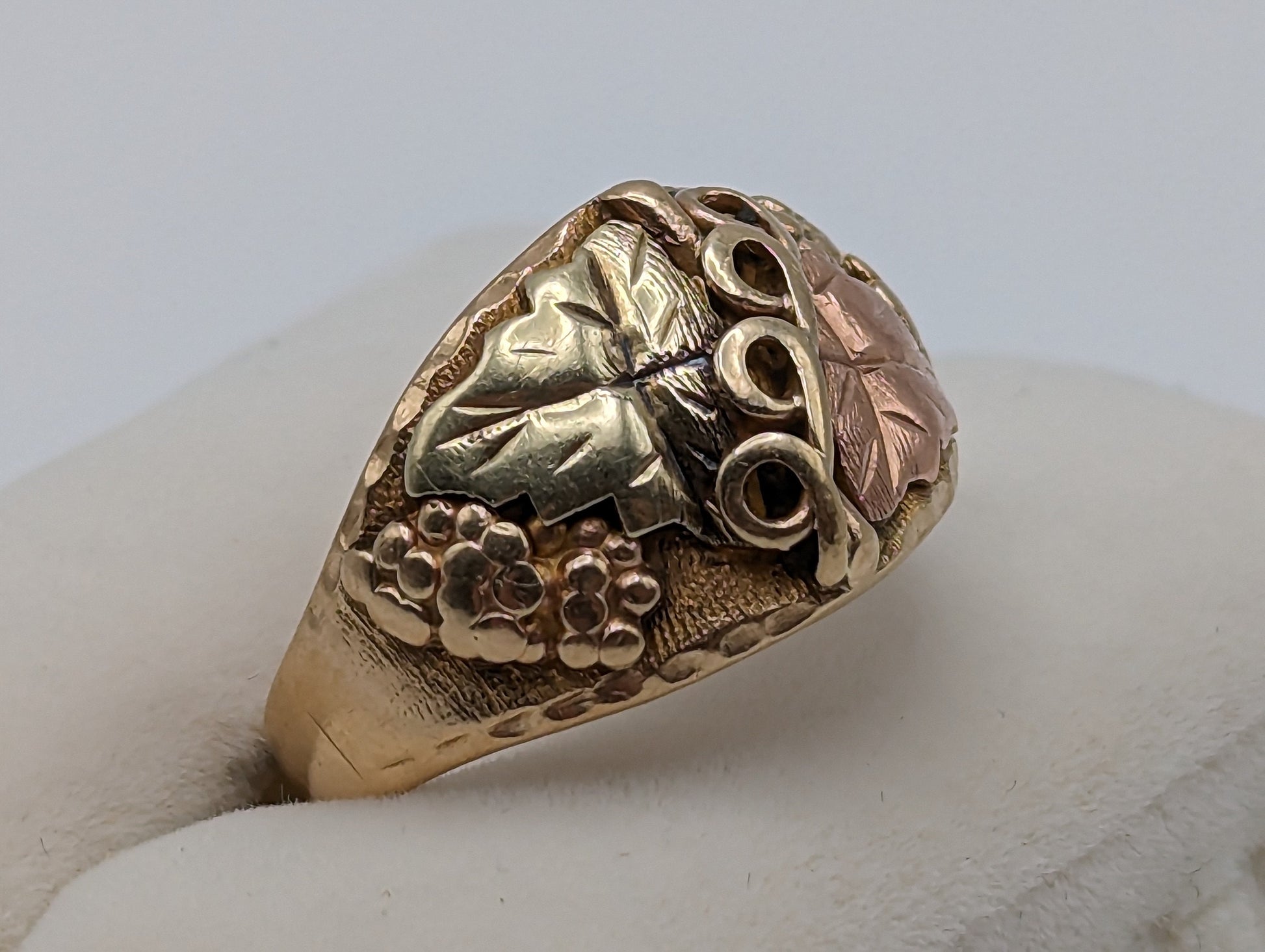 Vintage Very Heavy Black Hills Gold Ring. 10k Multi-tone Gold Black Hills Signet Ring. 10k Black Hill Band. Mens Womens Statement Ring