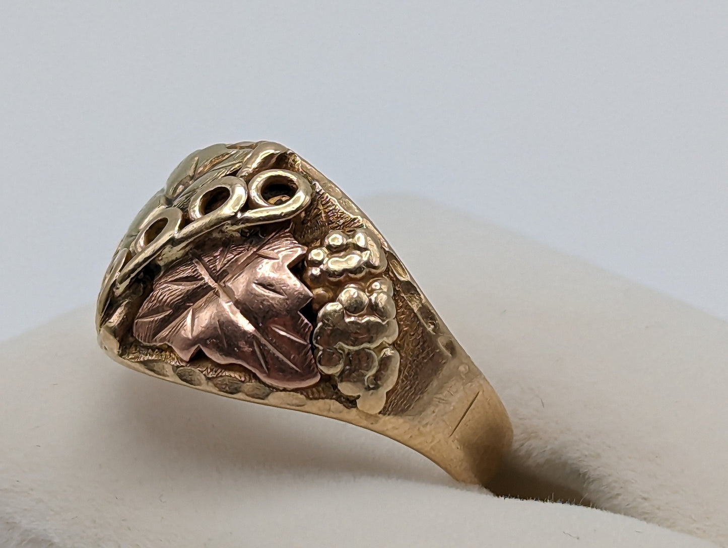 Vintage Very Heavy Black Hills Gold Ring. 10k Multi-tone Gold Black Hills Signet Ring. 10k Black Hill Band. Mens Womens Statement Ring