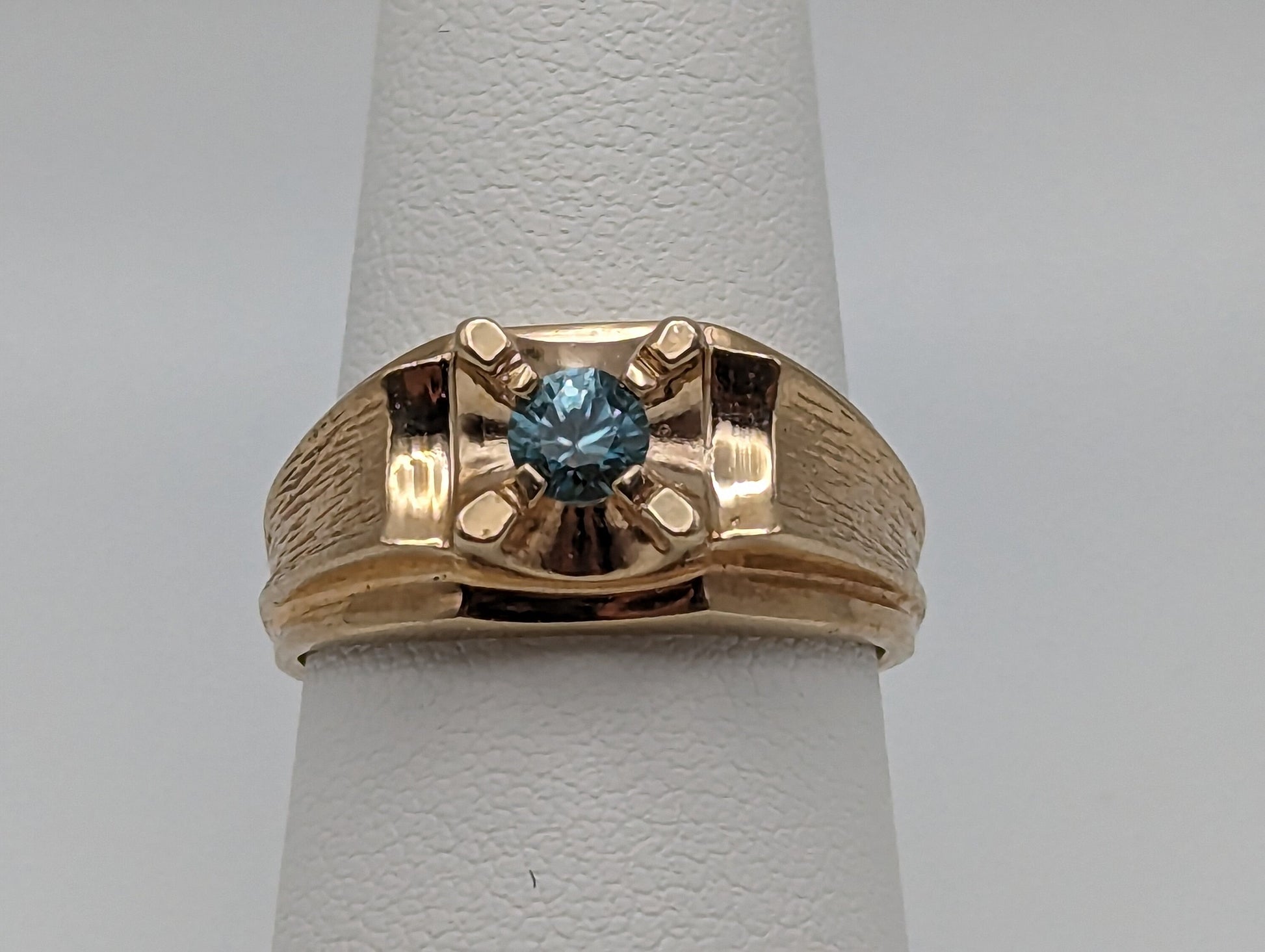 10k Yellow Gold Vintage Swiss Blue Topaz Ring. 10k Yellow Gold Swiss Blue Topaz Solitaire Engagement Band. 10k Wedding Band With Swiss Topaz