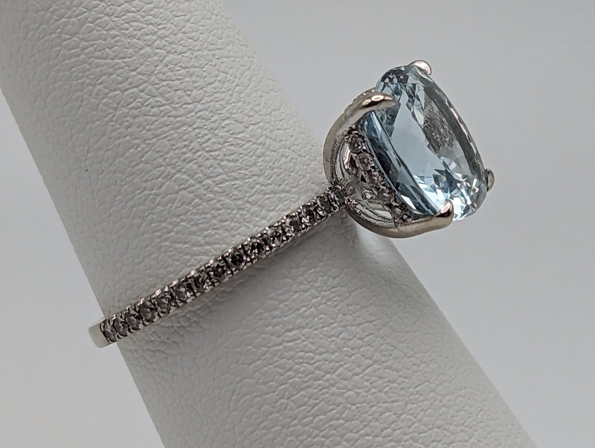 14k White Gold Solitaire Aquamarine Diamonds Ring. Aquamarine Diamond Ring. Solitaire Aquamarine Diamond Wedding Band Engagement Ring