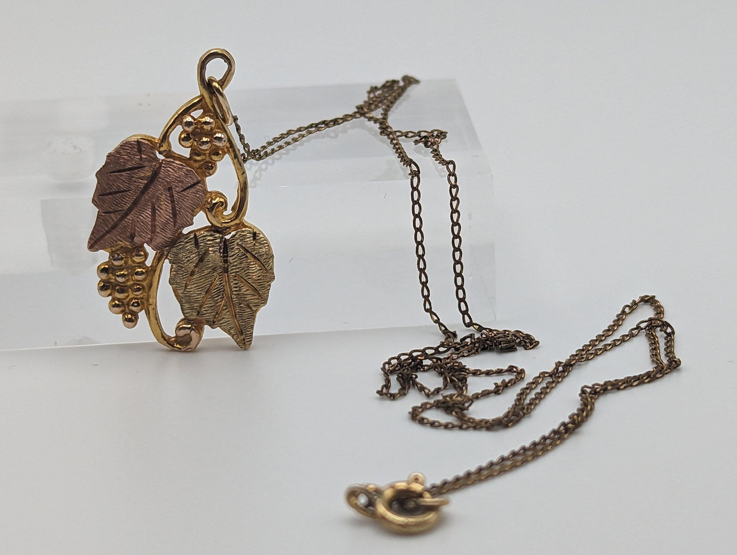 10k 12k Very Large Black Hills Green Rose Gold Leaf & Vine Pendant w Necklace 12K GP Chain. 10k Black Hills Gold Vine Necklace Pendant