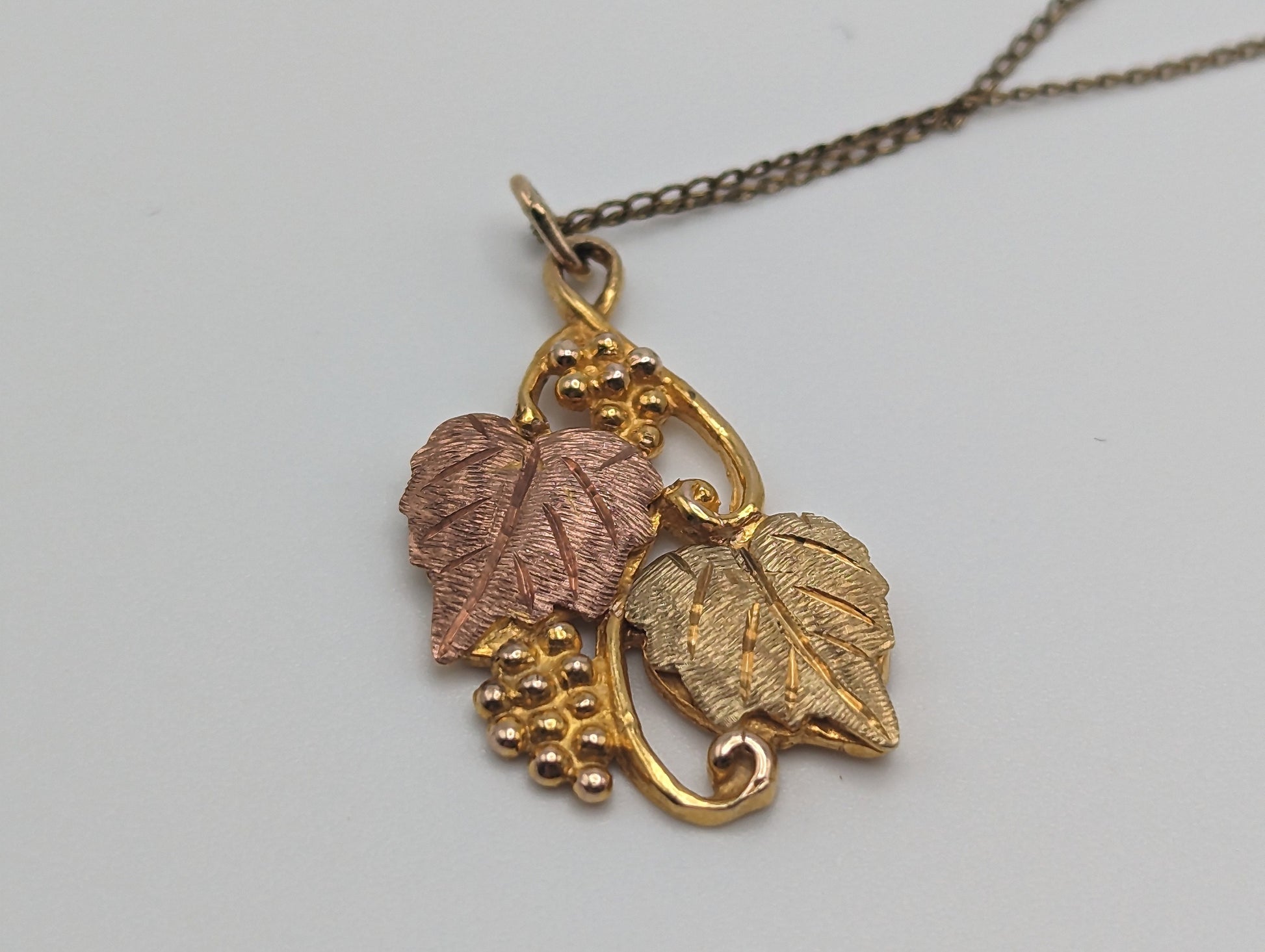 10k 12k Very Large Black Hills Green Rose Gold Leaf & Vine Pendant w Necklace 12K GP Chain. 10k Black Hills Gold Vine Necklace Pendant