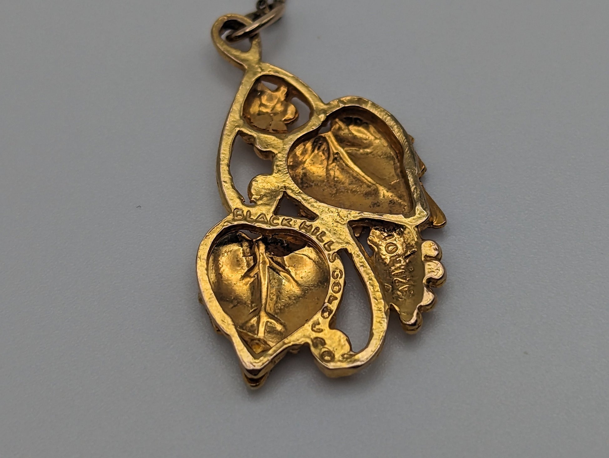 10k 12k Very Large Black Hills Green Rose Gold Leaf & Vine Pendant w Necklace 12K GP Chain. 10k Black Hills Gold Vine Necklace Pendant