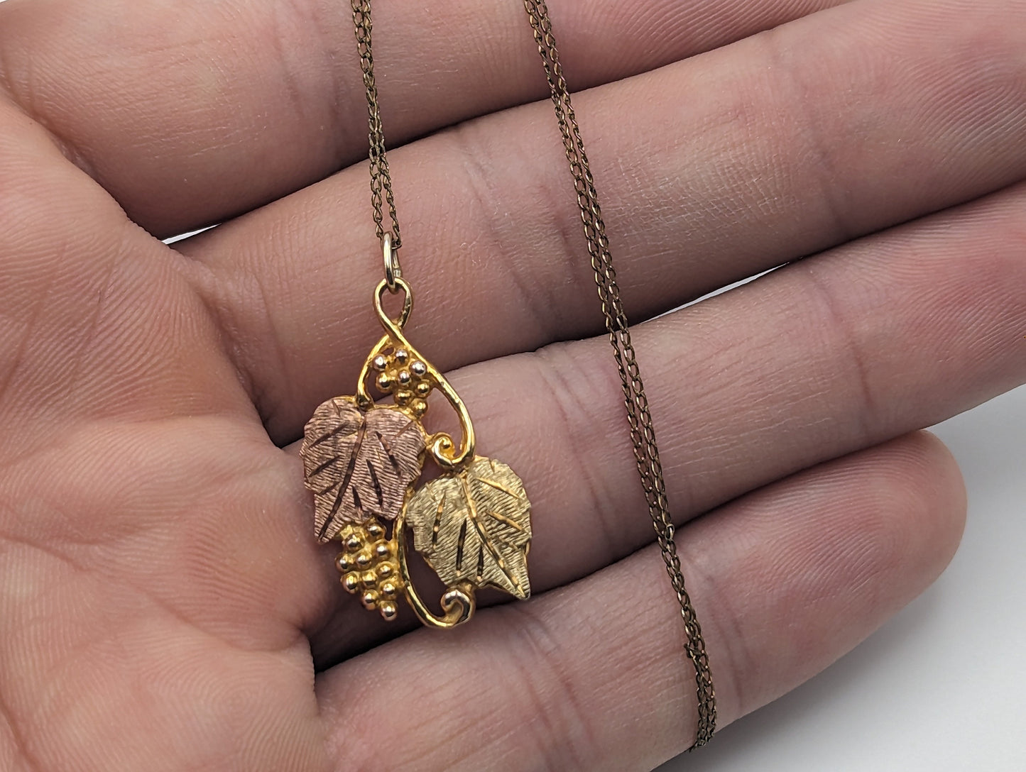 10k 12k Very Large Black Hills Green Rose Gold Leaf & Vine Pendant w Necklace 12K GP Chain. 10k Black Hills Gold Vine Necklace Pendant