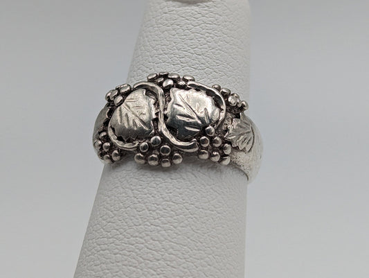 Sterling Silver Leaf Black Hills Ring. Black Hills Leaf Women's Ring. Sterling Silver Antique Leaf Ring. Silver Vine Leaf Signet Ring.