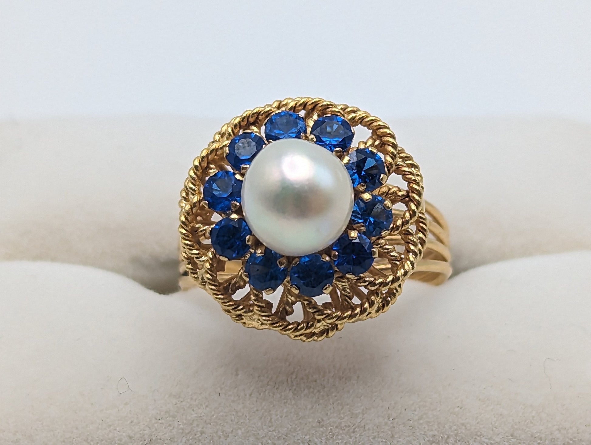 Vintage Blue Spinal 18k Flower Pear Ring. 18k Halo Setting Pearl Flower Ring. Vintage Blue Spinal 18k Flower Band. Pearl Flower Ring 18k