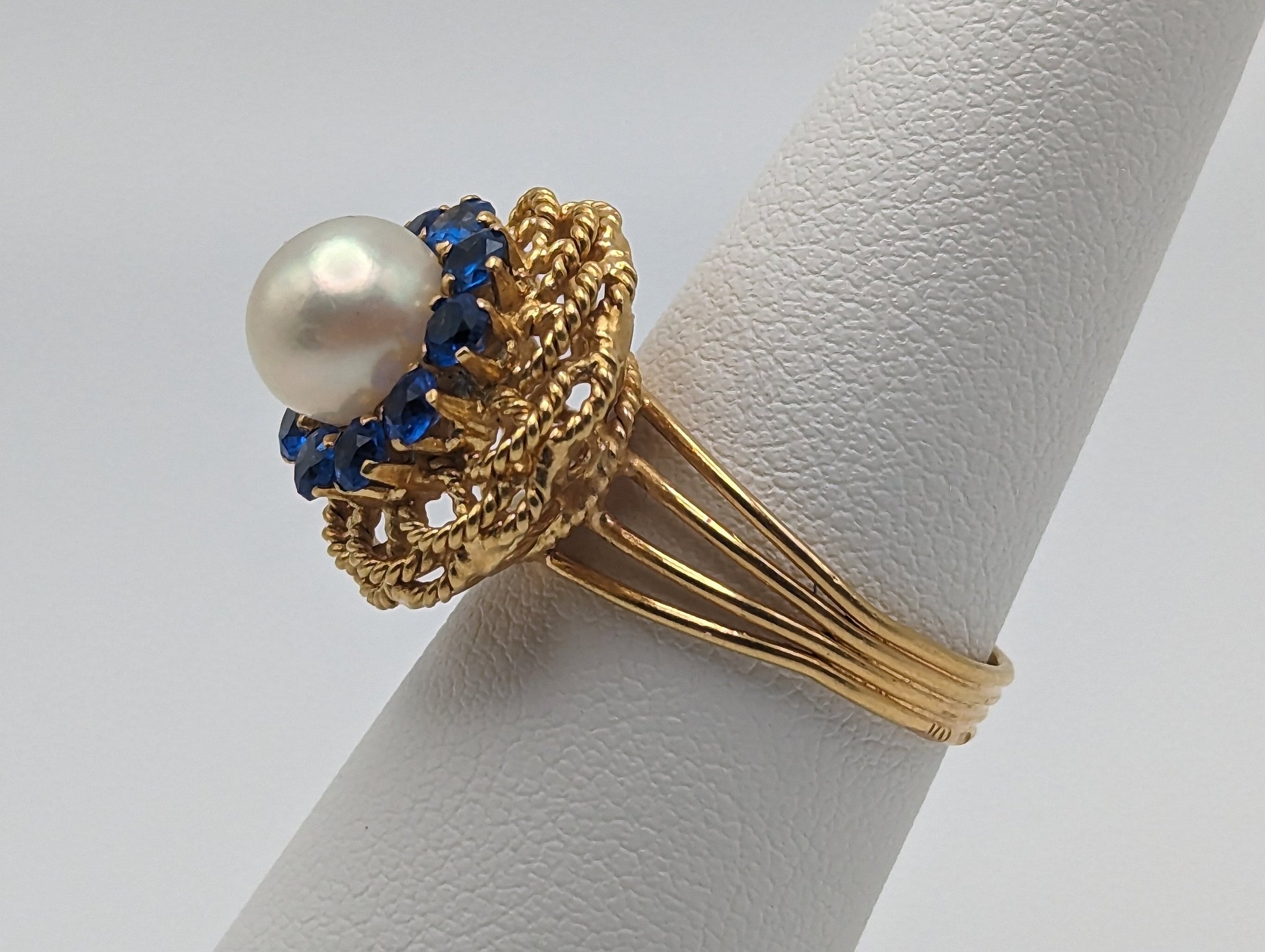 Vintage Blue Spinal 18k Flower Pear Ring. 18k Halo Setting Pearl Flower Ring. Vintage Blue Spinal 18k Flower Band. Pearl Flower Ring 18k