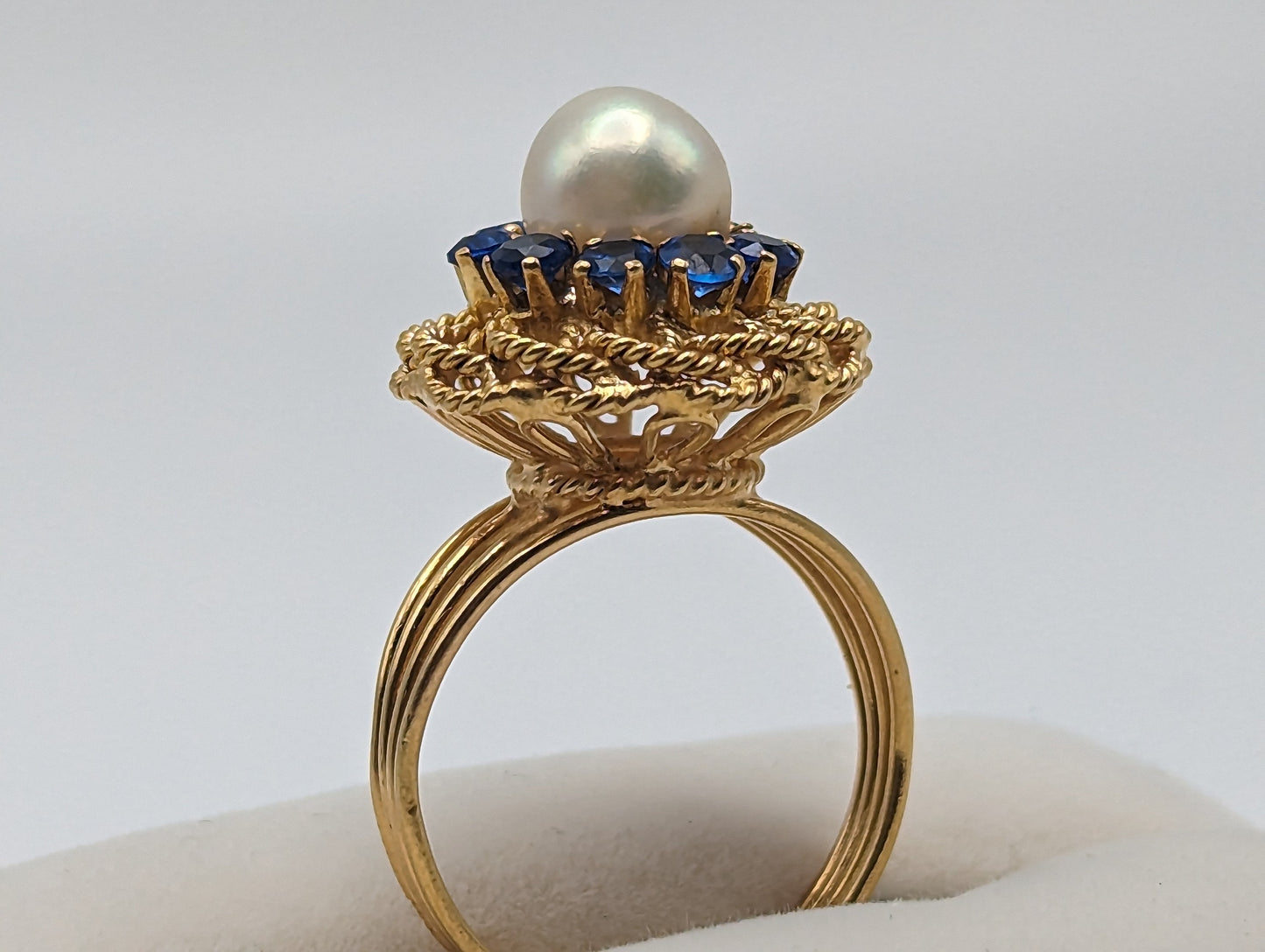 Vintage Blue Spinal 18k Flower Pear Ring. 18k Halo Setting Pearl Flower Ring. Vintage Blue Spinal 18k Flower Band. Pearl Flower Ring 18k