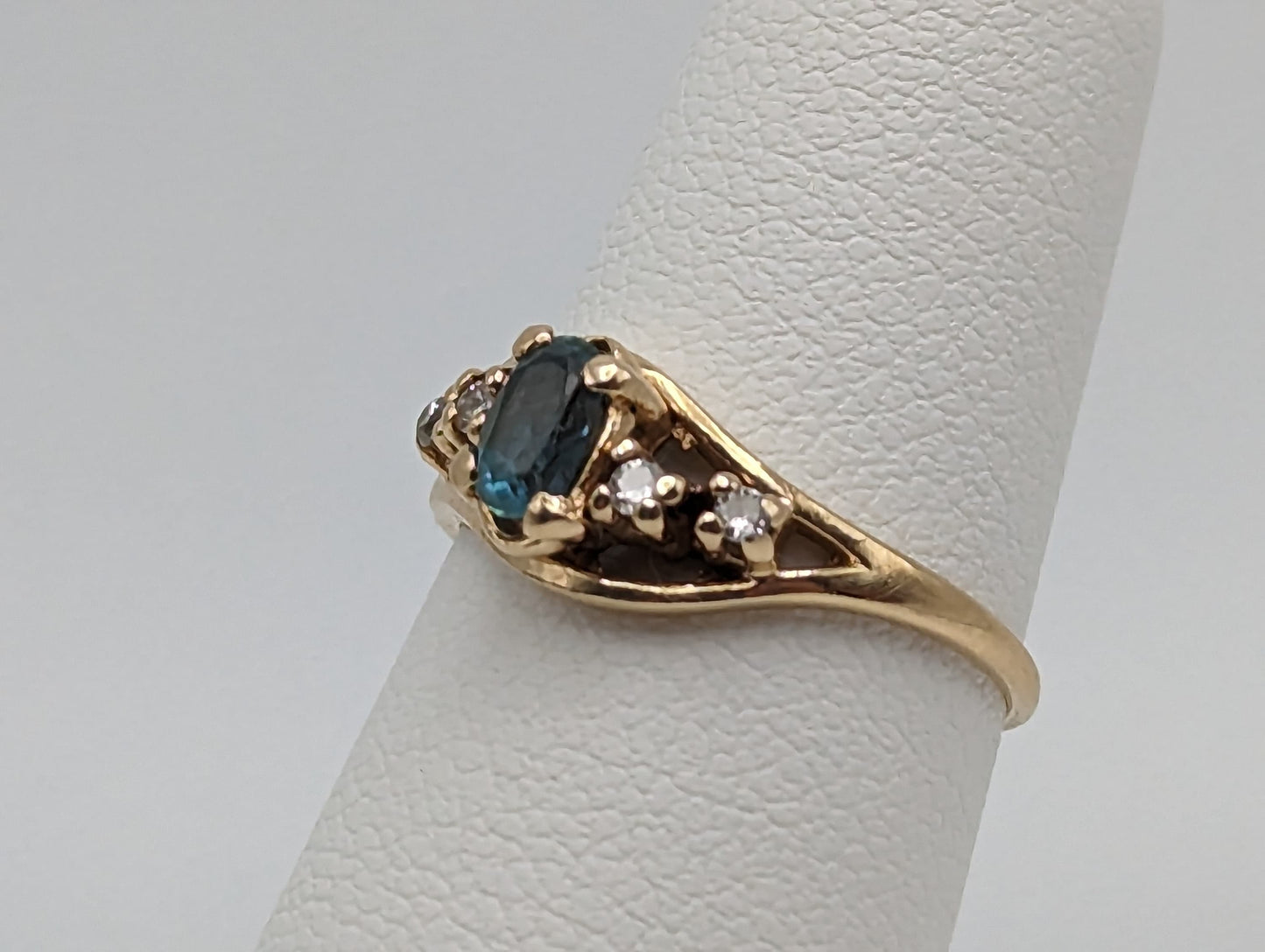 Vintage 14k Swiss Blue Topaz Diamond Ring. 14k Yellow Gold Womens Swiss Blue Topaz Diamond Ring. Engagement Band Topaz Promise Ring