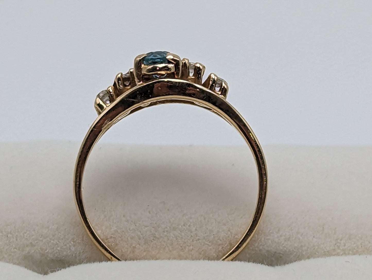 Vintage 14k Swiss Blue Topaz Diamond Ring. 14k Yellow Gold Womens Swiss Blue Topaz Diamond Ring. Engagement Band Topaz Promise Ring