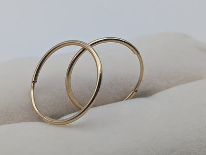 Vintage 14k Yellow Gold Plain Hoop Earrings Endless Hoop Earring with Gap