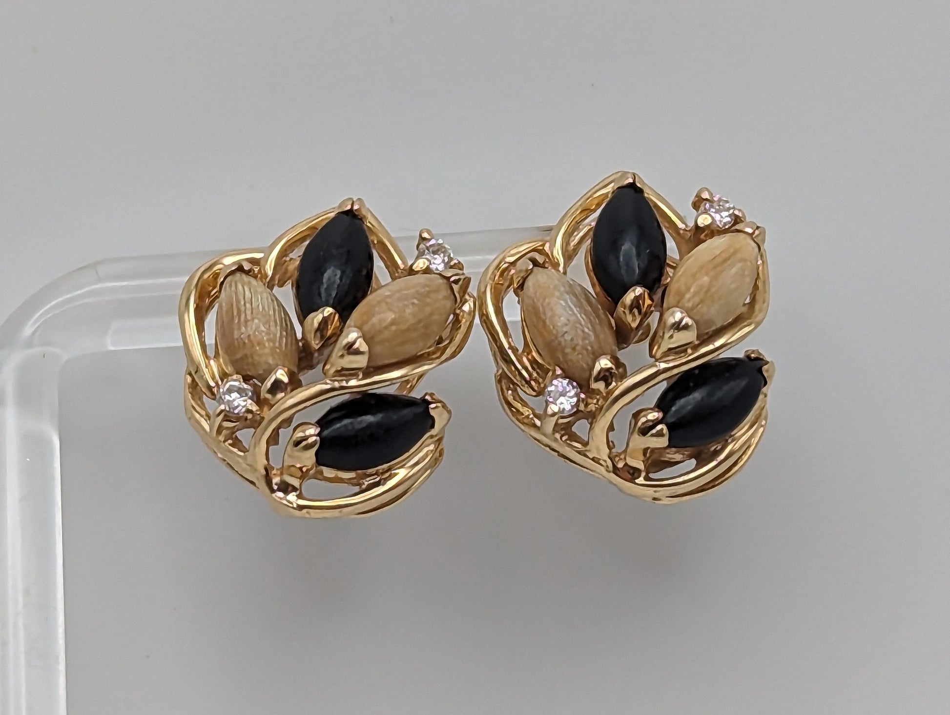 Vintage Unique 14k Yellow Gold Black Onyx & Wood Jasper Wheat Earrings. Multi Gem 14k Yellow Gold Wheat Earrings.