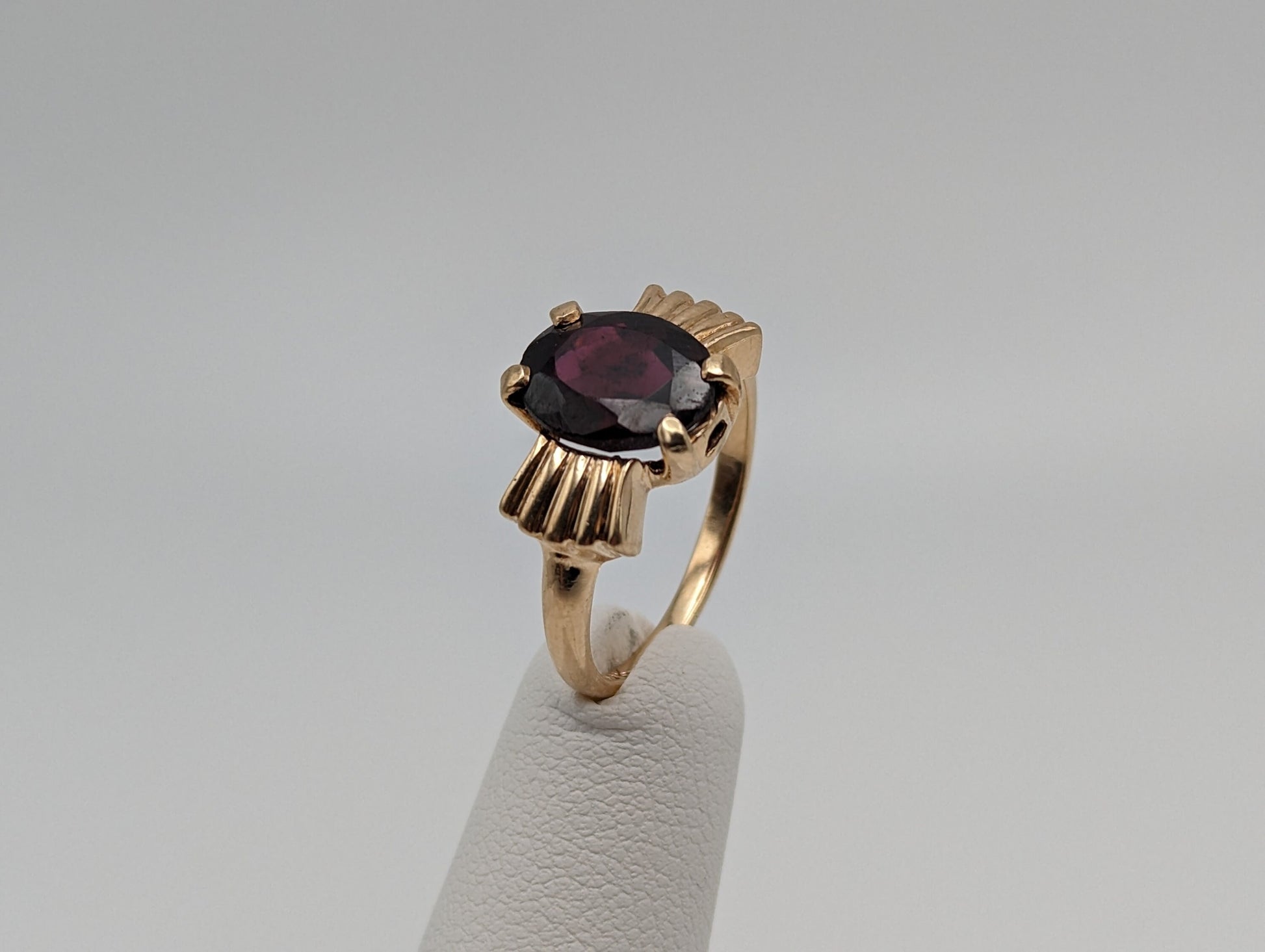 Vintage 10k Yellow Gold Diamond Garnet Bow Ring. 10k Garnet Bow Engagement Band. 10k Garnet Solitaire Garnet Women Romance band