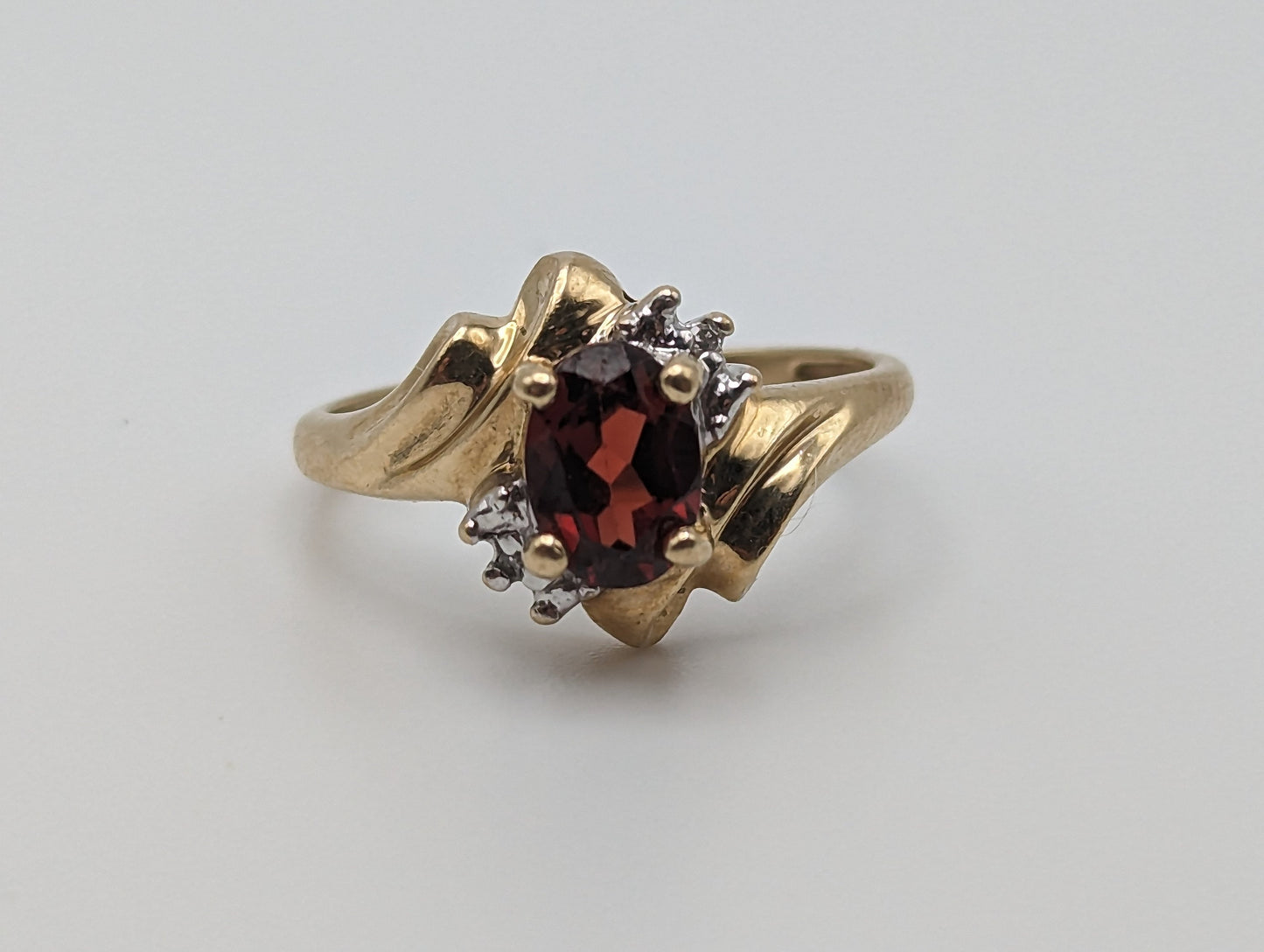 Vintage 10k Yellow Gold Garnet Diamond ring. 10k Garnet Diamond Engagement Band. 10k Solitaire Garnet Women Romance band