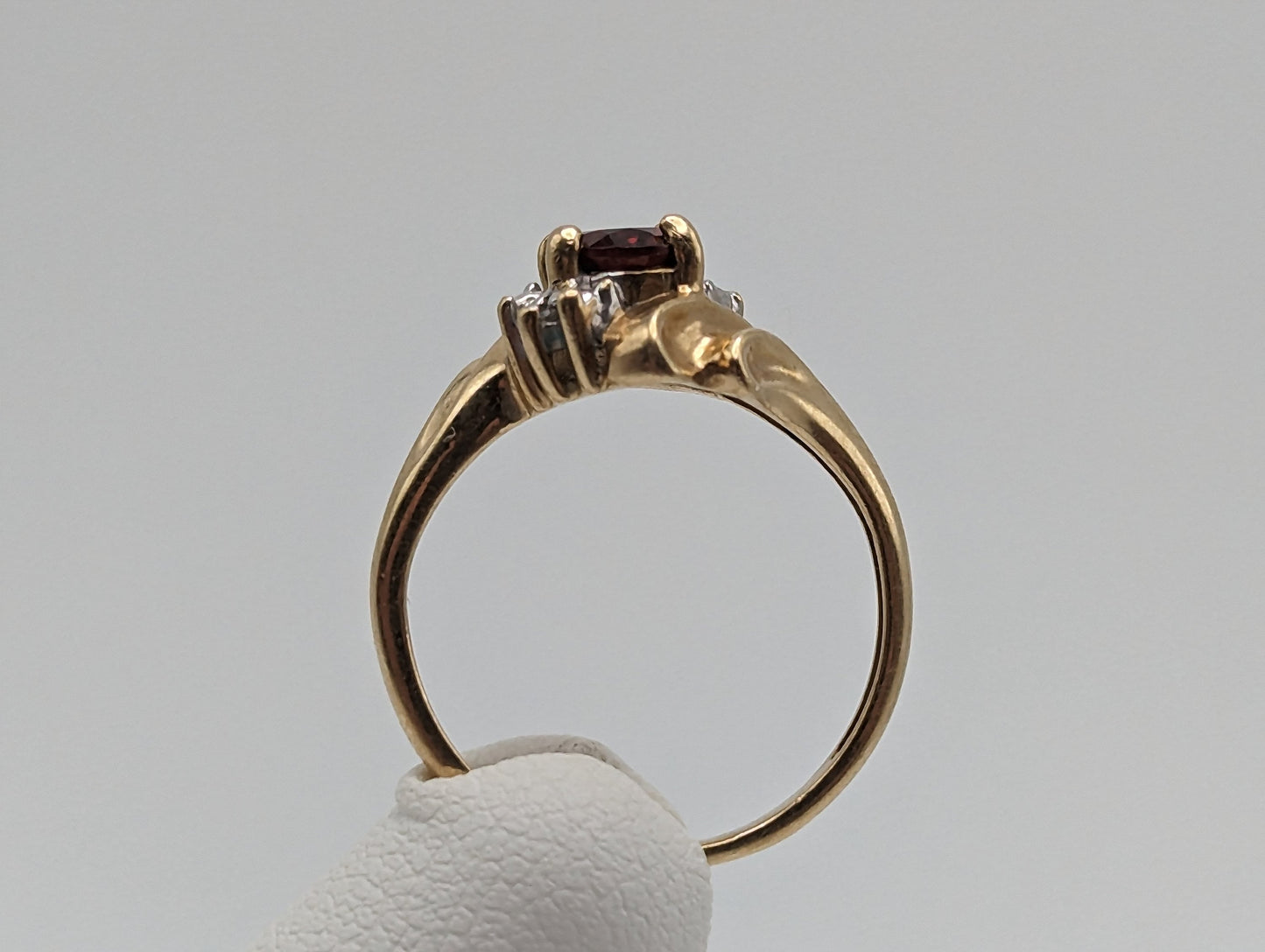 Vintage 10k Yellow Gold Garnet Diamond ring. 10k Garnet Diamond Engagement Band. 10k Solitaire Garnet Women Romance band