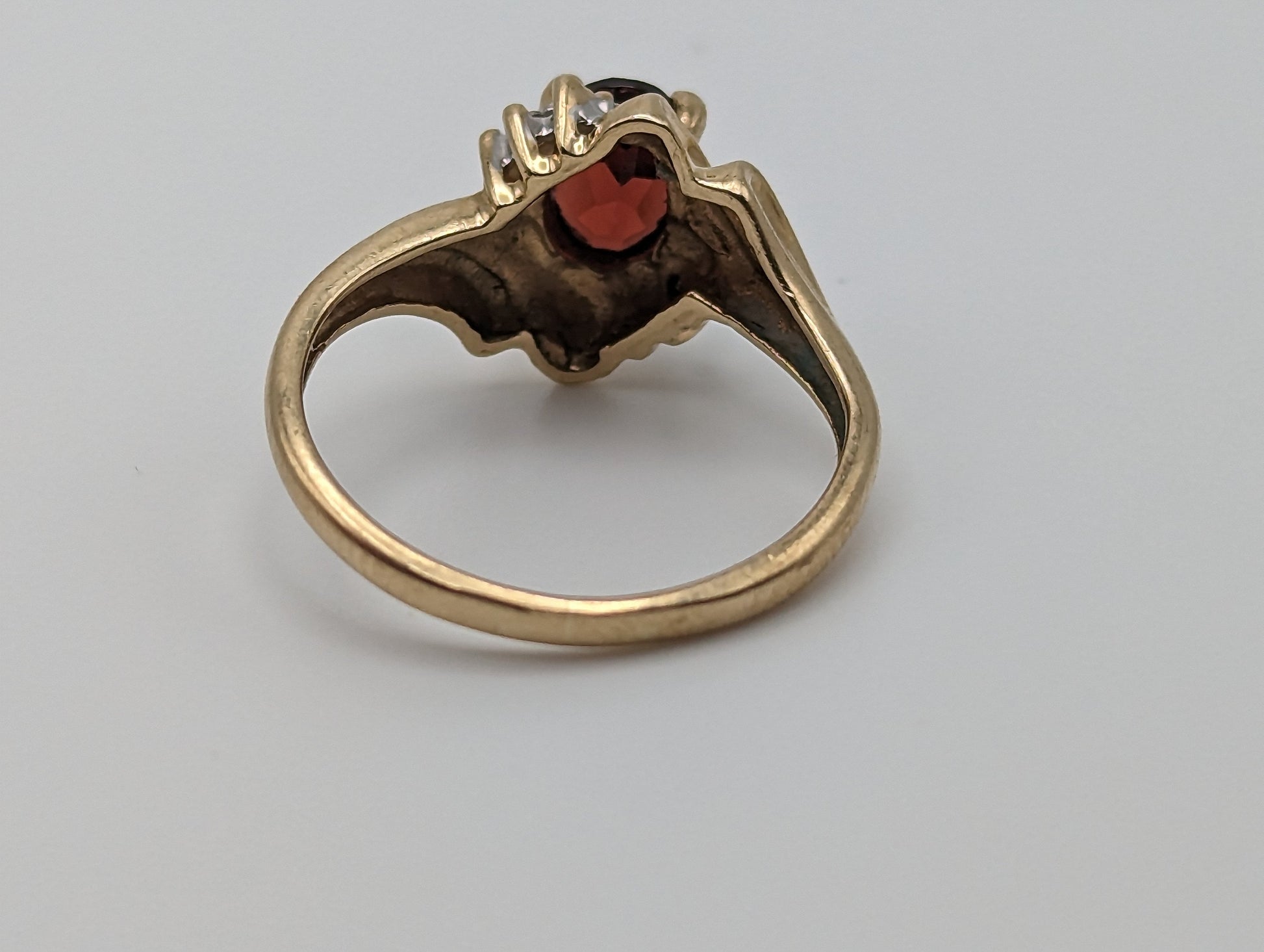 Vintage 10k Yellow Gold Garnet Diamond ring. 10k Garnet Diamond Engagement Band. 10k Solitaire Garnet Women Romance band