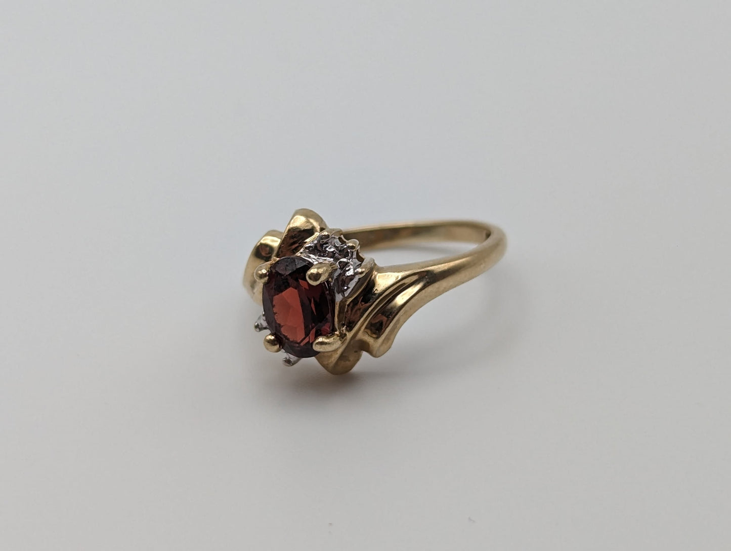 Vintage 10k Yellow Gold Garnet Diamond ring. 10k Garnet Diamond Engagement Band. 10k Solitaire Garnet Women Romance band