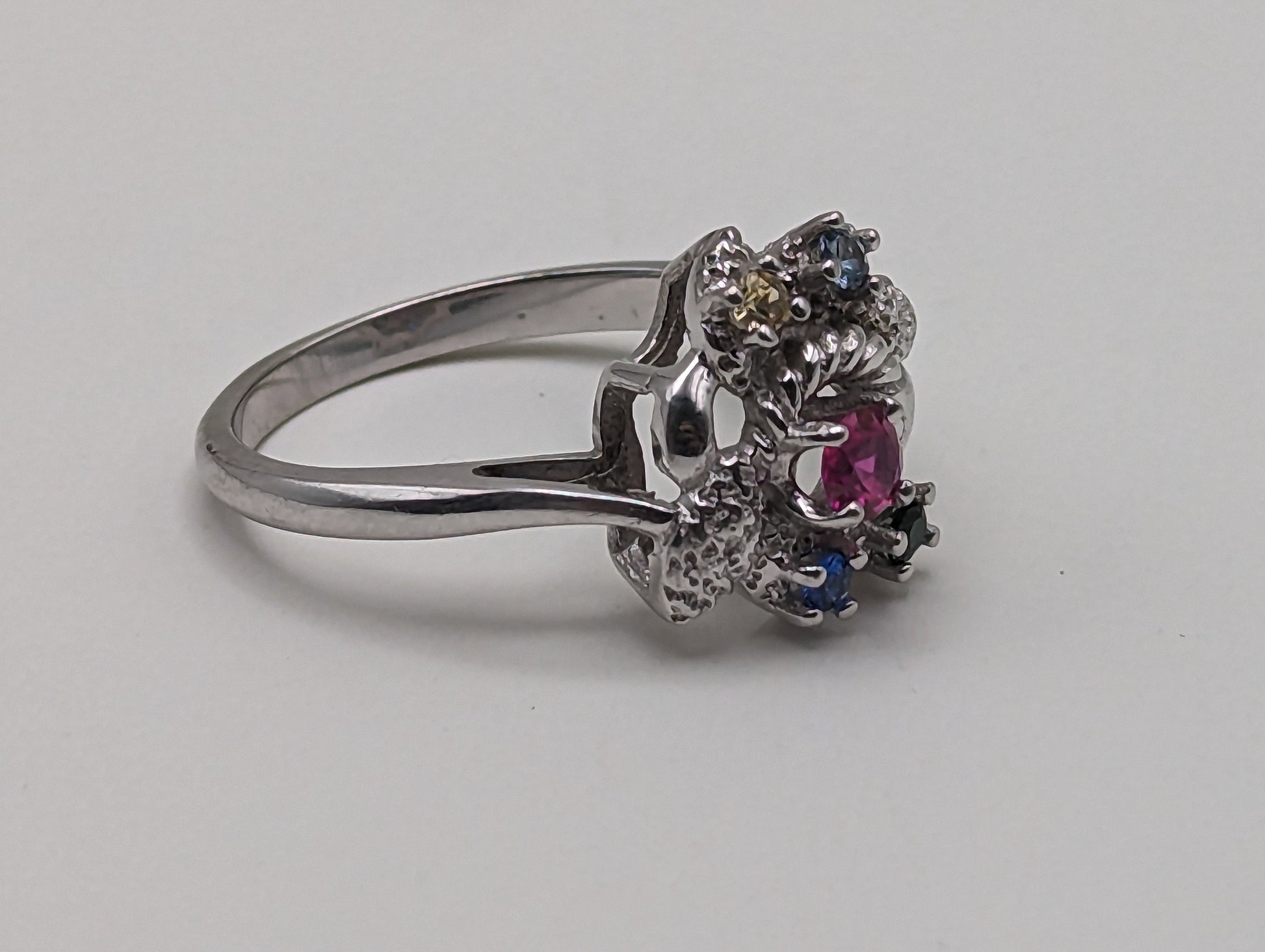 10k White Gold Vintage Mothers Ring. 10k White Gold Multi-Gem Cluster Band. 10k Gemstone Cluster Flower Ring.