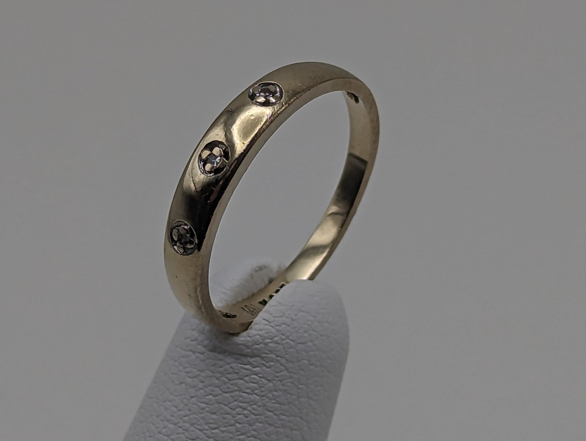 Antique 10k Yellow Gold 3 Diamond Anniversary Band. 10k Yellow Gold Wedding Ring. 10k Womens Yellow Gold Anniversary Band.