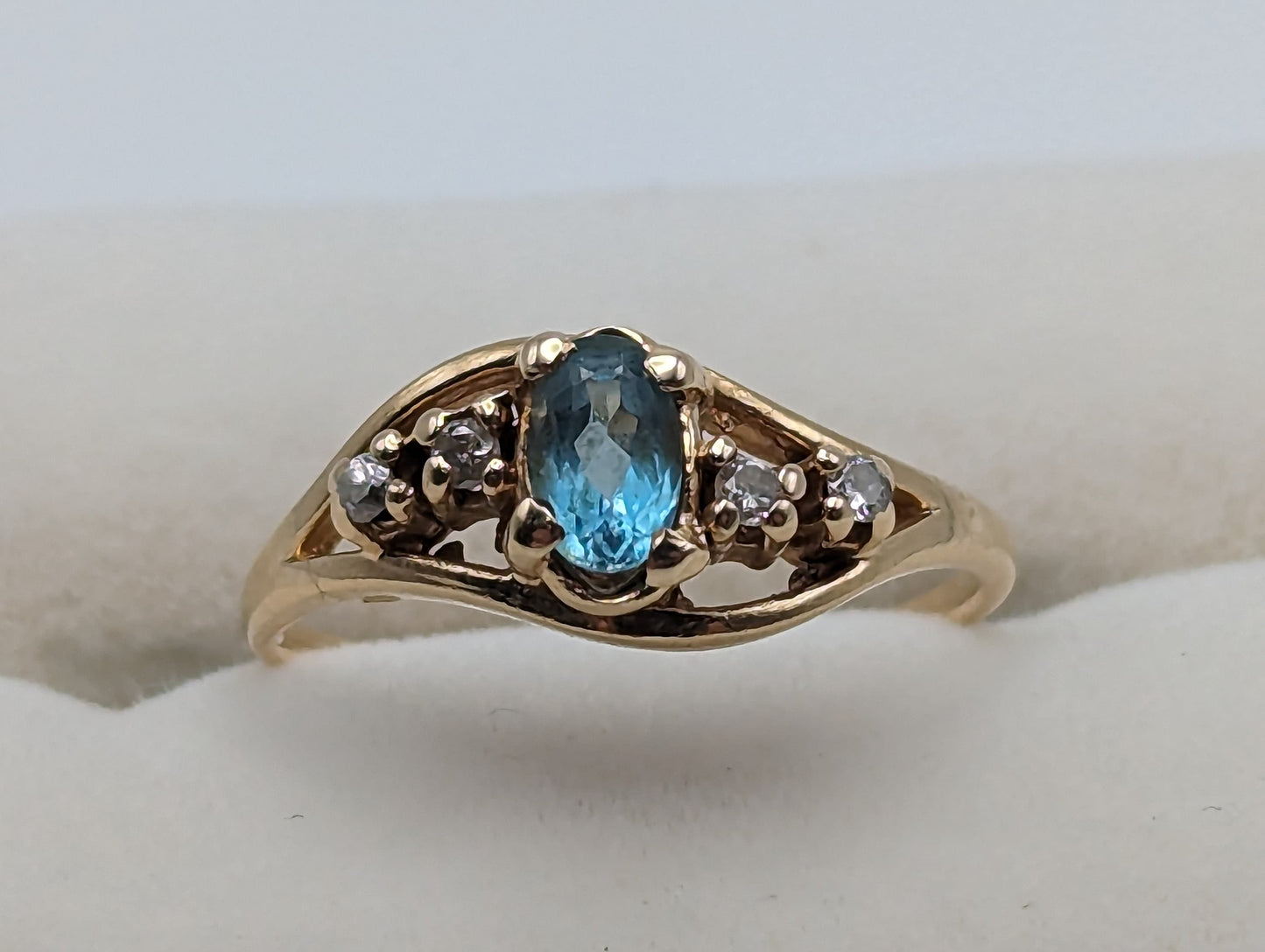 Vintage 14k Swiss Blue Topaz Diamond Ring. 14k Yellow Gold Womens Swiss Blue Topaz Diamond Ring. Engagement Band Topaz Promise Ring