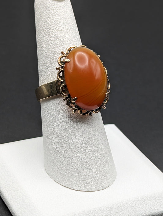 Vintage Yellow Gold Carnelian Ring. 10k Ladies Vintage Yellow Gold Large Carnelian Ring. Oval Shape Carnelian Dinner Ring.