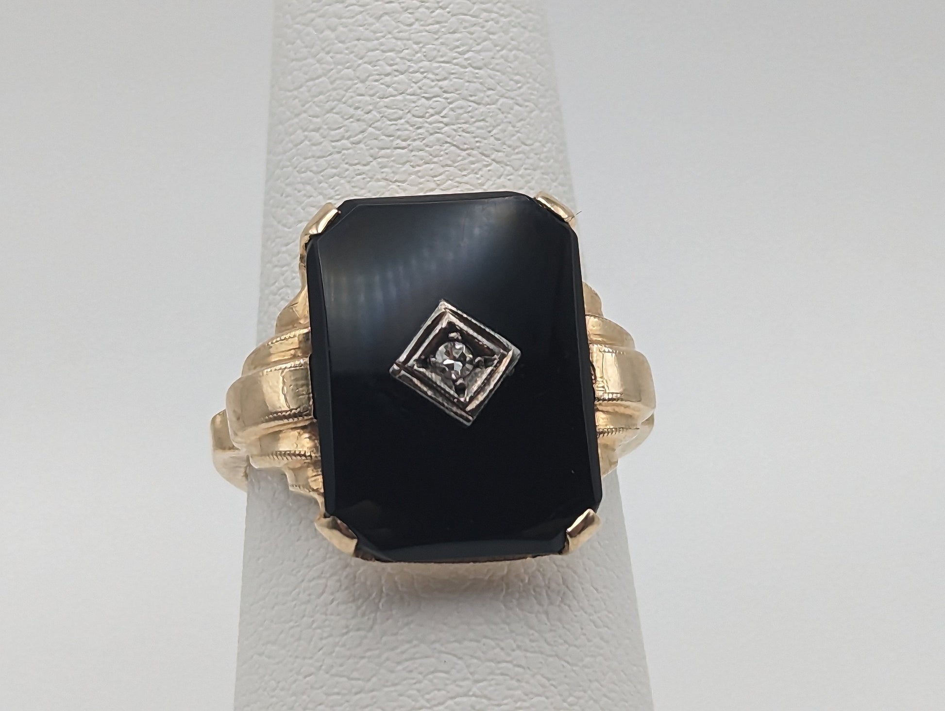 Vintage 4.5gr Yellow Gold 14k Rectangle Black Onyx and Diamond Ring Midnight Black Onyx Diamond Ring. 14k Vintage Diamond Onyx Art Deco Ring