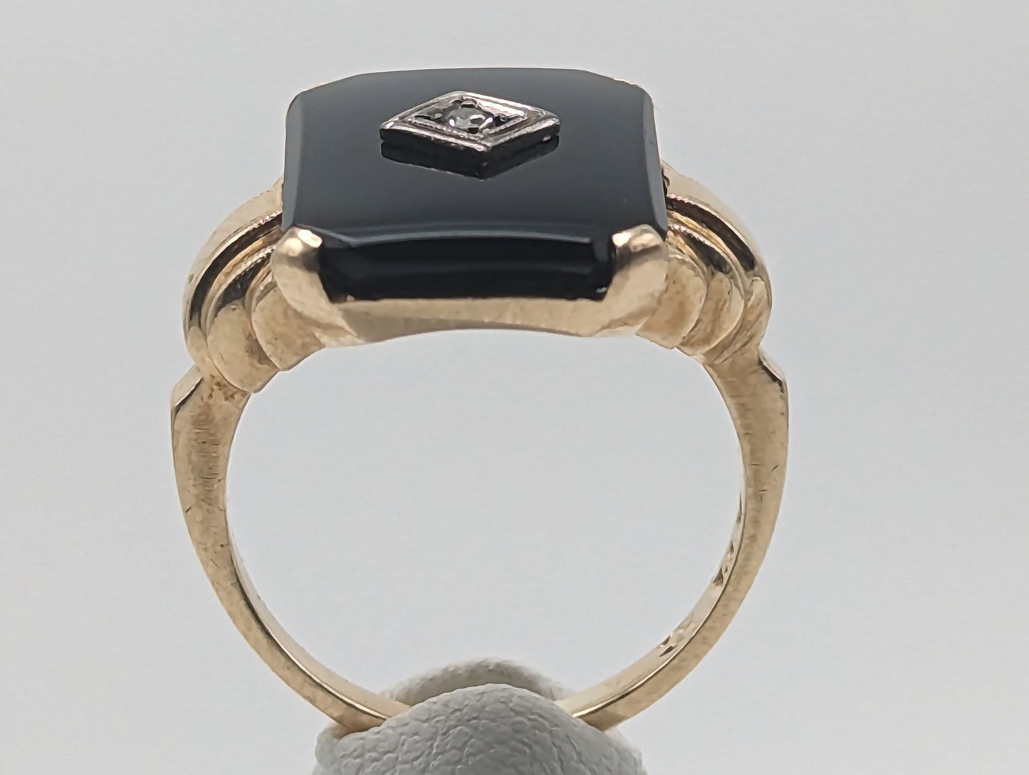 Vintage 4.5gr Yellow Gold 14k Rectangle Black Onyx and Diamond Ring Midnight Black Onyx Diamond Ring. 14k Vintage Diamond Onyx Art Deco Ring