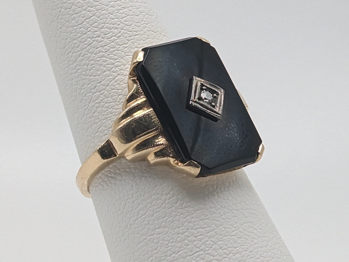 Vintage 4.5gr Yellow Gold 14k Rectangle Black Onyx and Diamond Ring Midnight Black Onyx Diamond Ring. 14k Vintage Diamond Onyx Art Deco Ring