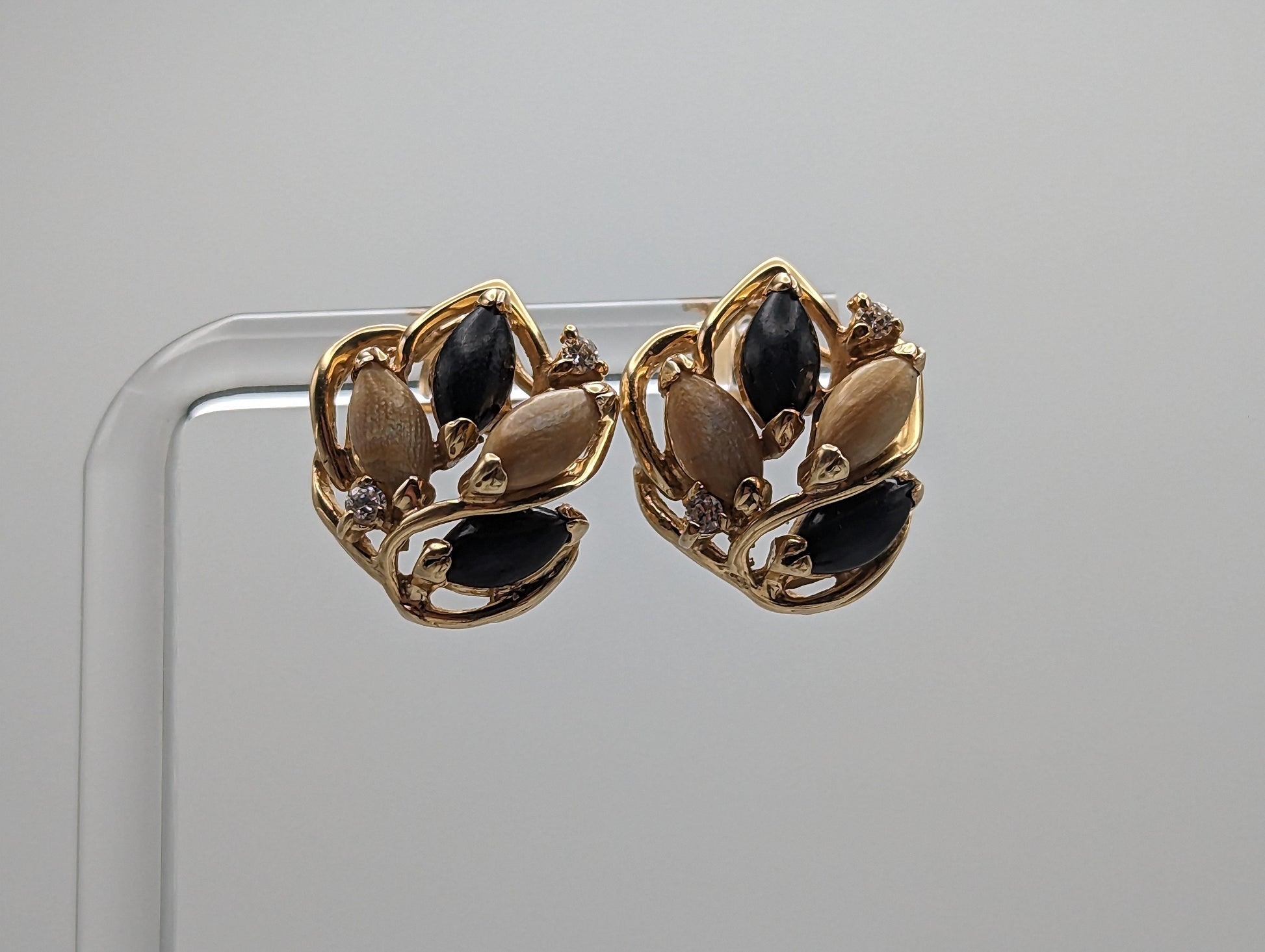 Vintage Unique 14k Yellow Gold Black Onyx & Wood Jasper Wheat Earrings. Multi Gem 14k Yellow Gold Wheat Earrings.