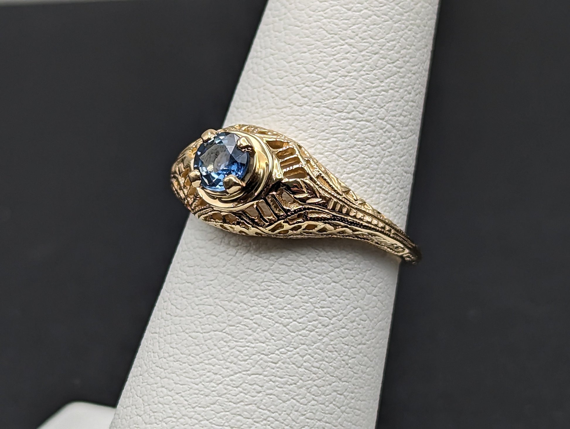 14k Yellow Gold Blue Sapphire Filigree Ring. 14k Sapphire Ring. 14k Solitaire Sapphire Yellow Gold Ring.