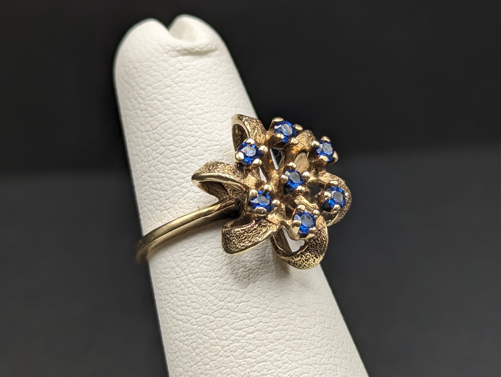 Vintage Blue Spinal 10k Flower Ring. 10k Flower Ring. Vintage Blue Spinal 10k Flower Band. Flower Ring 10k