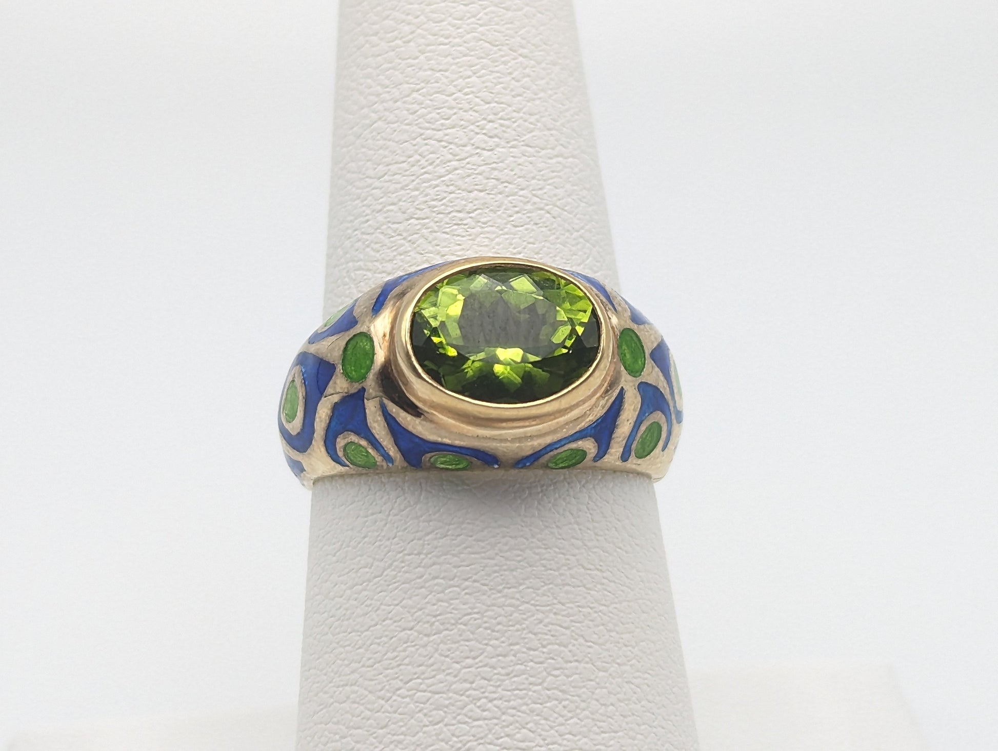 Heavy 7gr 14k Yellow Gold Oval Cut Bezel Set Peridot Ring with Blue and Green Enamel. 14k Half Dome Peridot Ring. Bezel Set Peridot Ring.