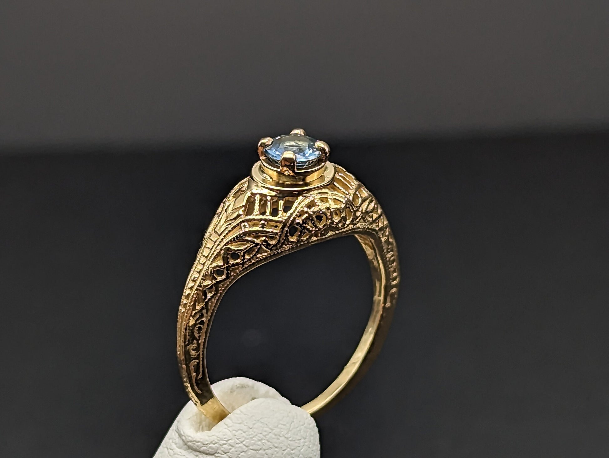 14k Yellow Gold Blue Sapphire Filigree Ring. 14k Sapphire Ring. 14k Solitaire Sapphire Yellow Gold Ring.