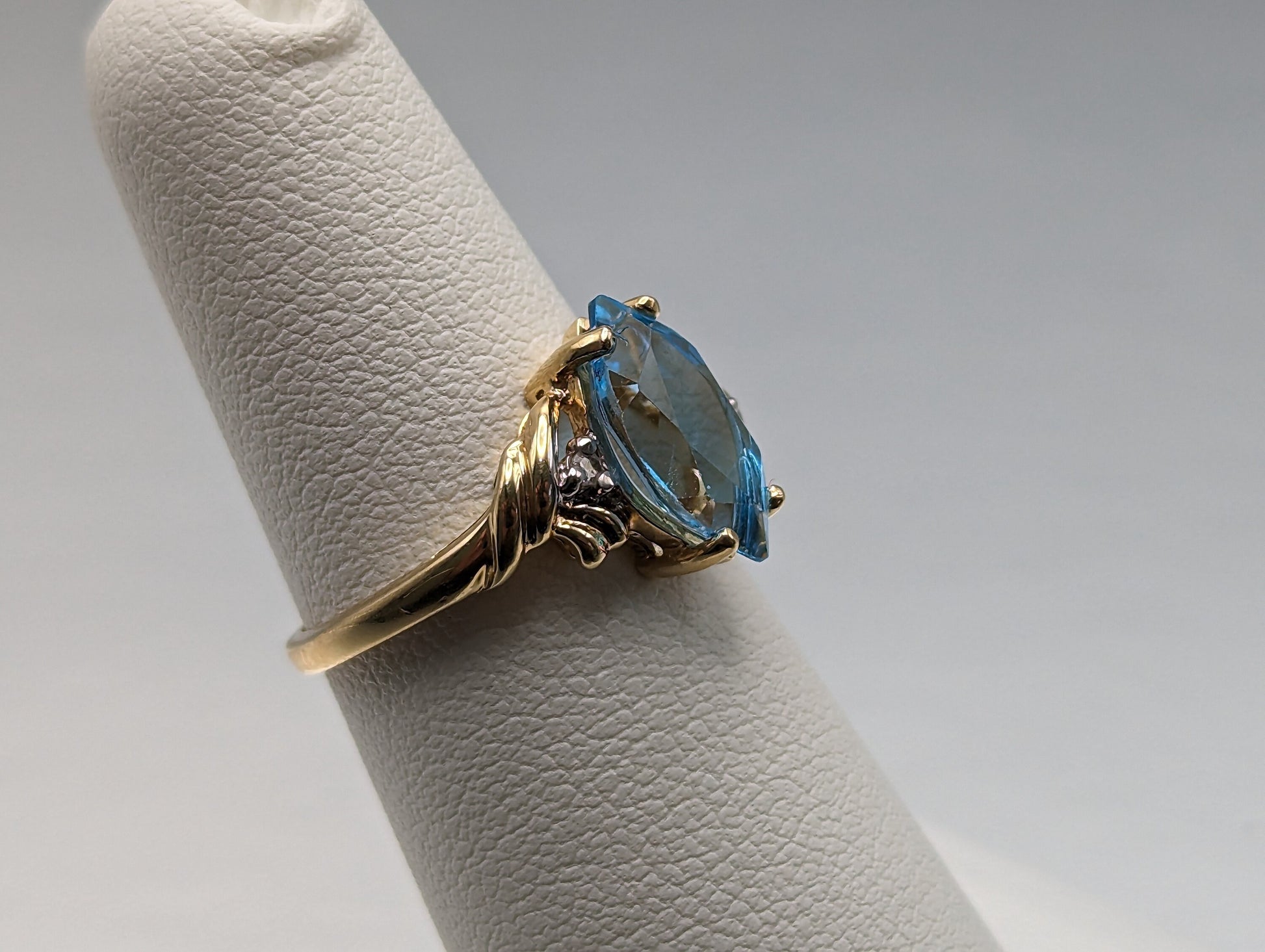 Vintage 14k 1.5ct Swiss Blue Topaz Diamond Ring. 14k Yellow Gold Womens Swiss Blue Topaz Diamond Ring. Swiss Blue Topaz Marquise 14k Band.