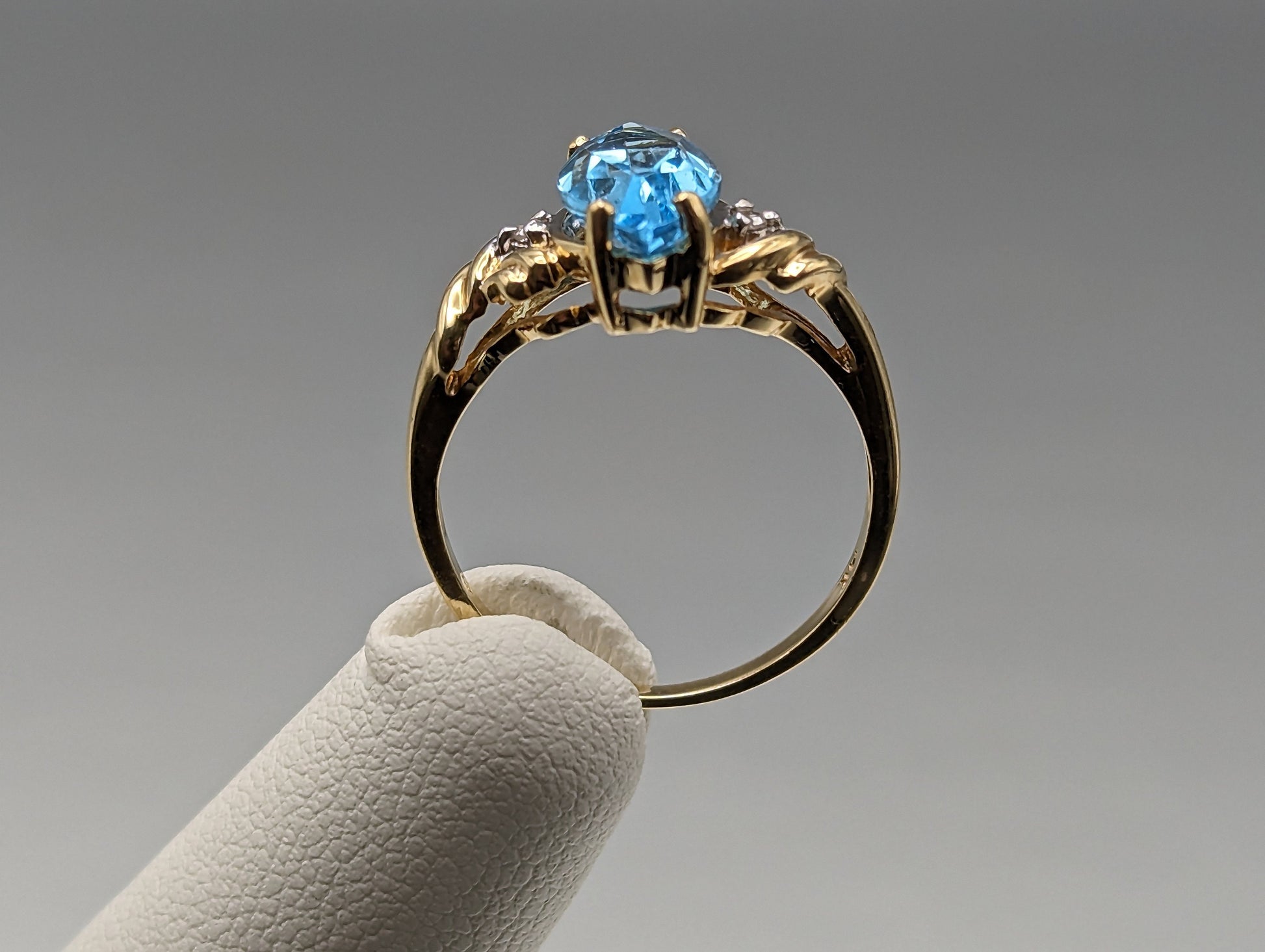 Vintage 14k 1.5ct Swiss Blue Topaz Diamond Ring. 14k Yellow Gold Womens Swiss Blue Topaz Diamond Ring. Swiss Blue Topaz Marquise 14k Band.