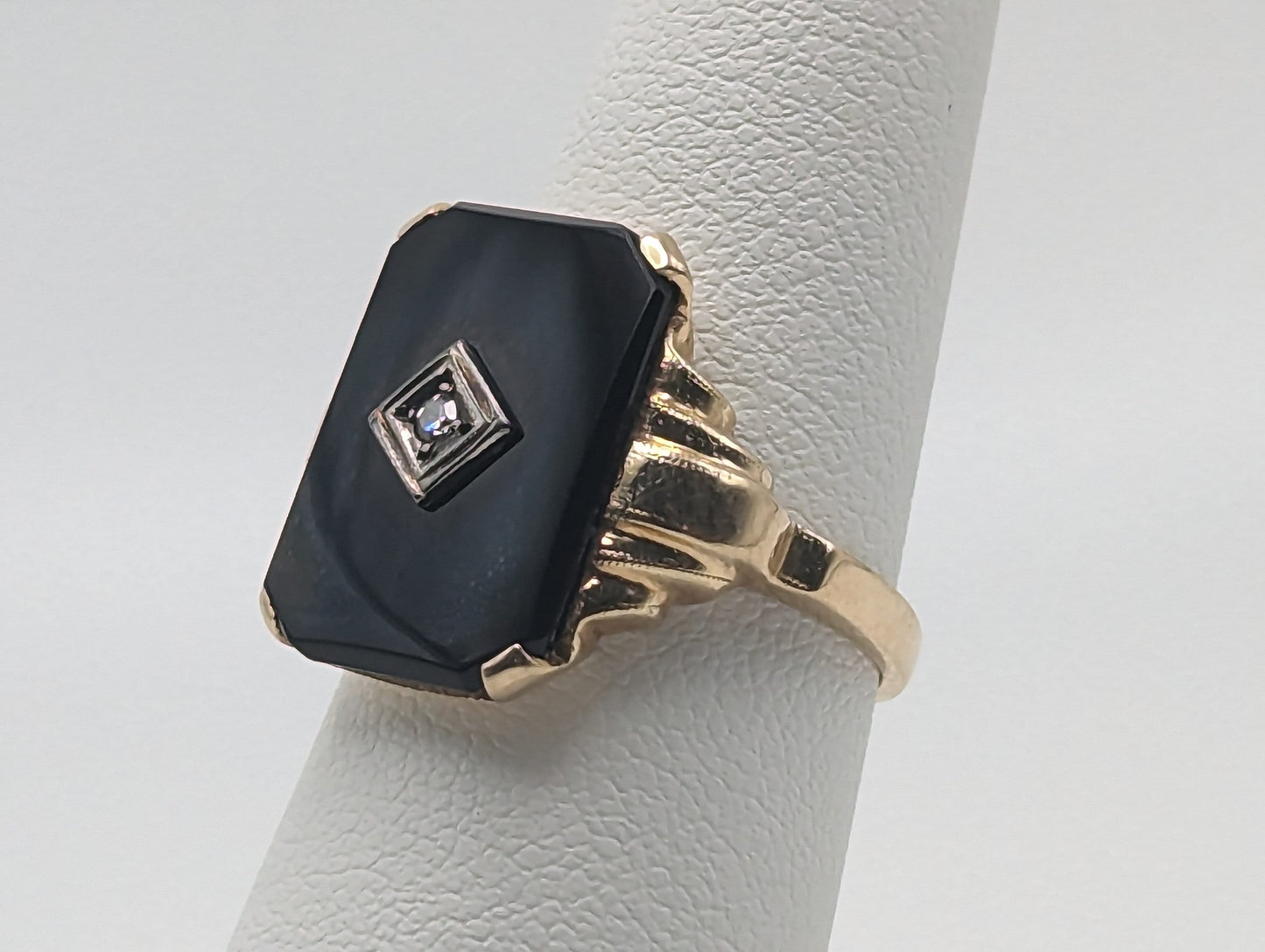 Vintage 4.5gr Yellow Gold 14k Rectangle Black Onyx and Diamond Ring Midnight Black Onyx Diamond Ring. 14k Vintage Diamond Onyx Art Deco Ring