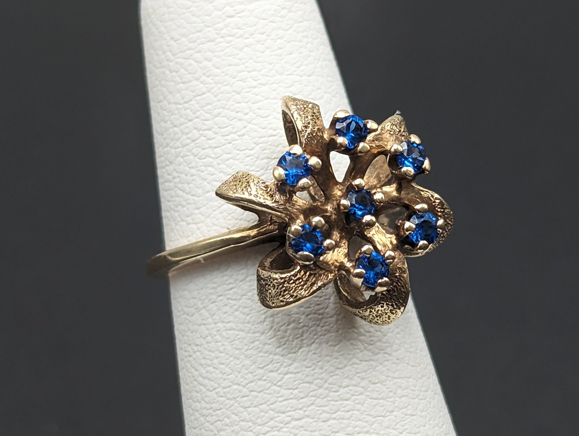 Vintage Blue Spinal 10k Flower Ring. 10k Flower Ring. Vintage Blue Spinal 10k Flower Band. Flower Ring 10k