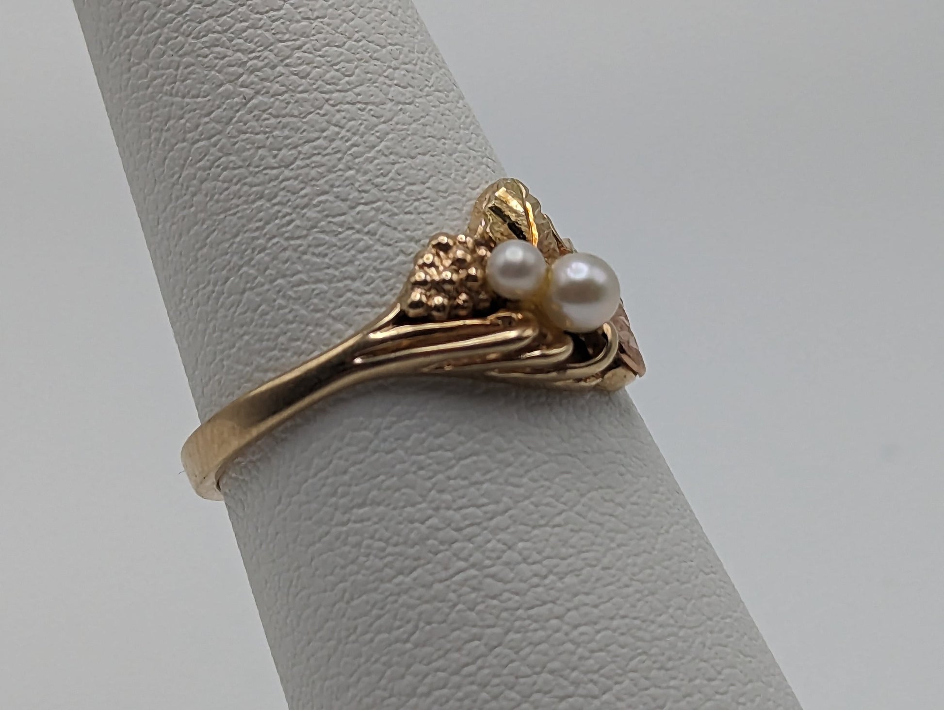 10k Landstroms Black Hills Gold Tri Colored 10k Leaf Pearl Vine Ring. Womens Blacks Hills Trio Gold Pearl Vine Ring. Pearl Vine Ring.