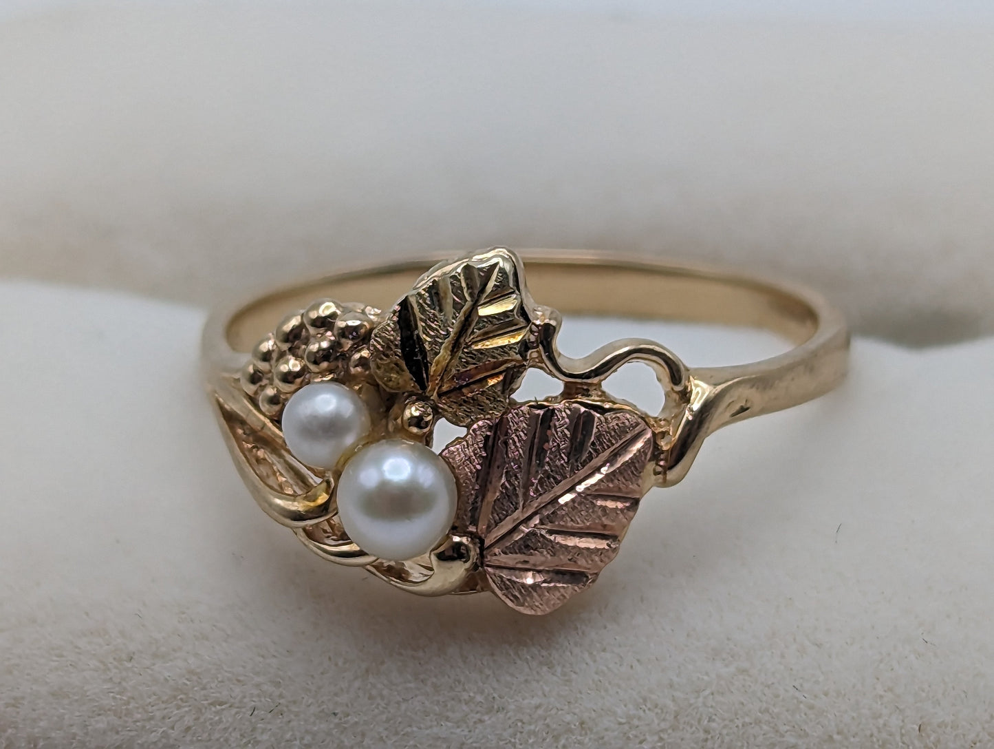 10k Landstroms Black Hills Gold Tri Colored 10k Leaf Pearl Vine Ring. Womens Blacks Hills Trio Gold Pearl Vine Ring. Pearl Vine Ring.