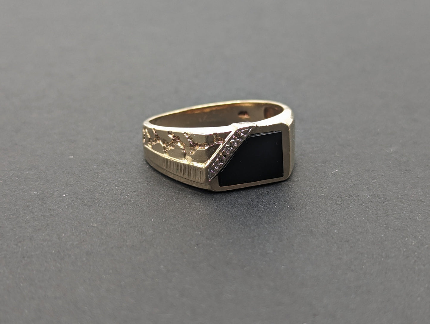 Vintage 5.7gr Yellow Gold 10k Rectangle Black Onyx and Diamond Nugget Ring Midnight Black Onyx Diamond Ring. 10k Diamond Onyx Signet Ring