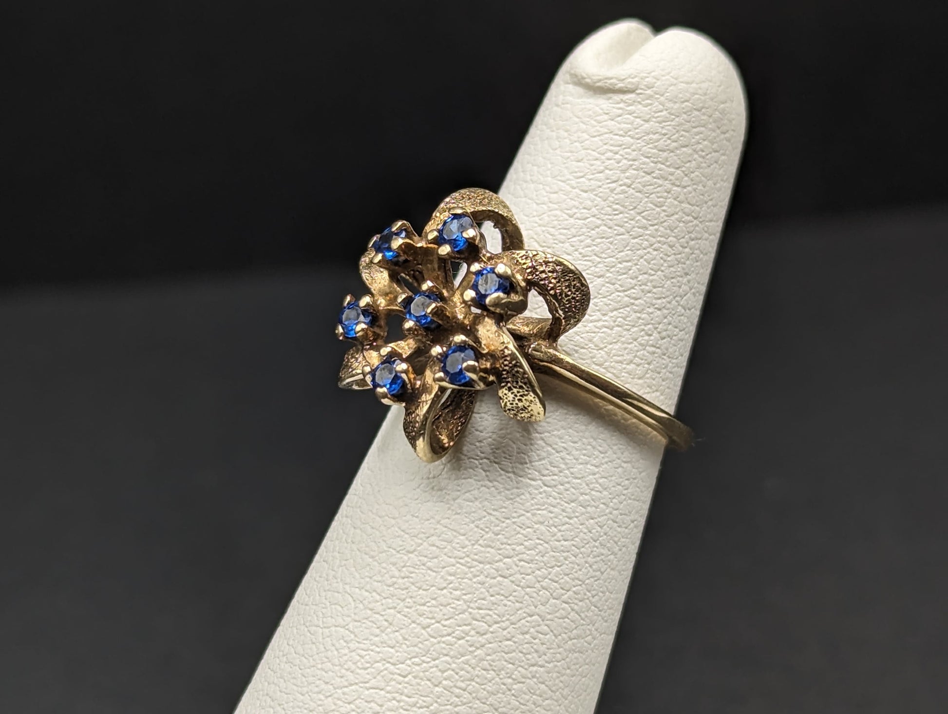 Vintage Blue Spinal 10k Flower Ring. 10k Flower Ring. Vintage Blue Spinal 10k Flower Band. Flower Ring 10k