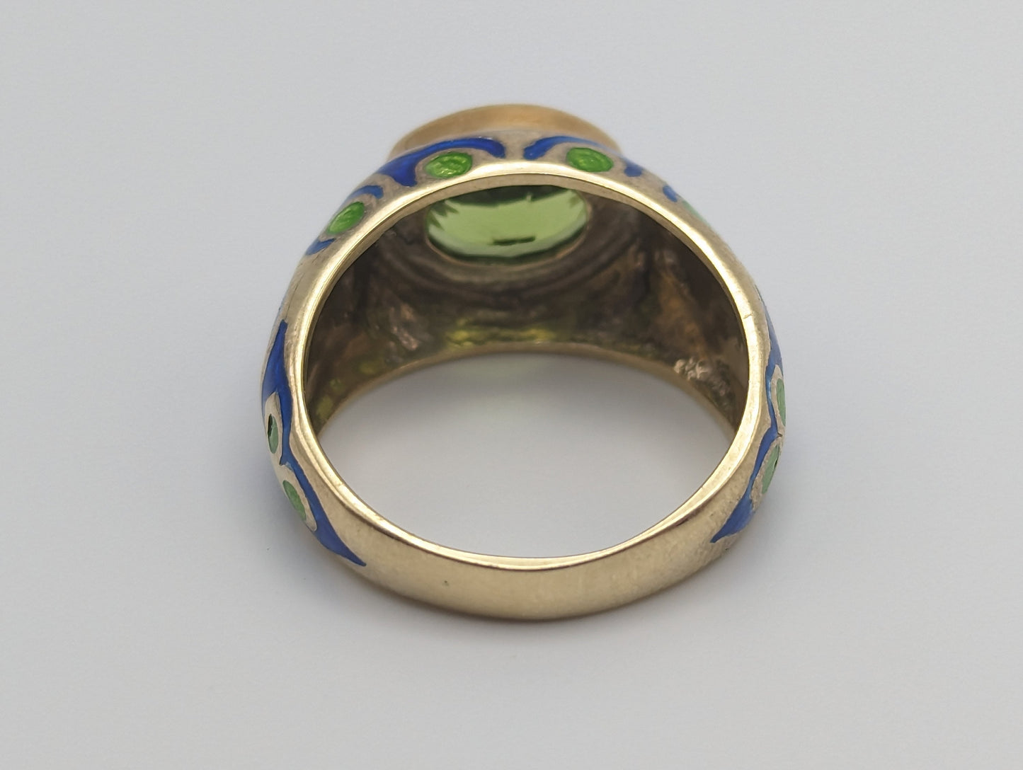 Heavy 7gr 14k Yellow Gold Oval Cut Bezel Set Peridot Ring with Blue and Green Enamel. 14k Half Dome Peridot Ring. Bezel Set Peridot Ring.