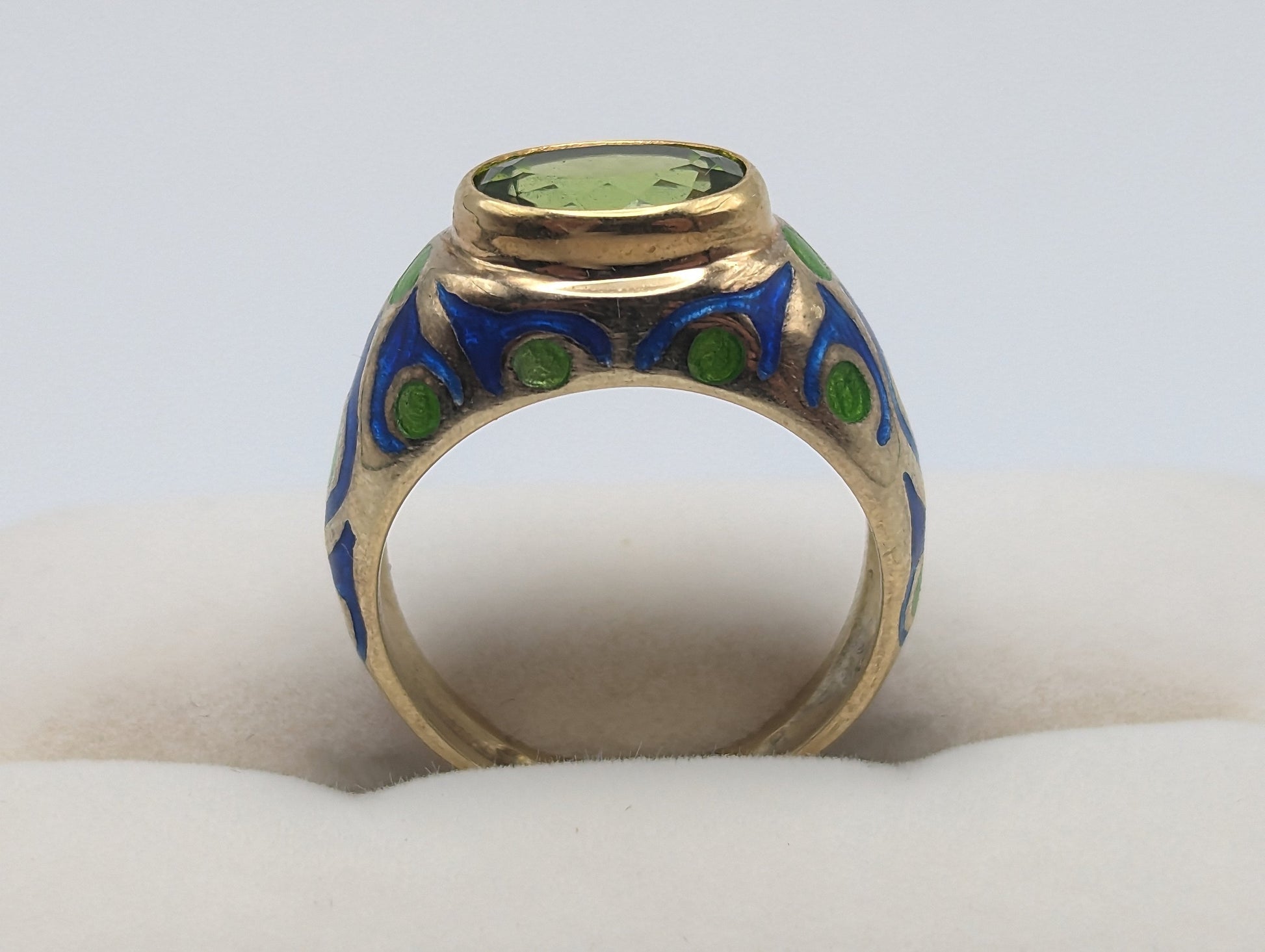 Heavy 7gr 14k Yellow Gold Oval Cut Bezel Set Peridot Ring with Blue and Green Enamel. 14k Half Dome Peridot Ring. Bezel Set Peridot Ring.