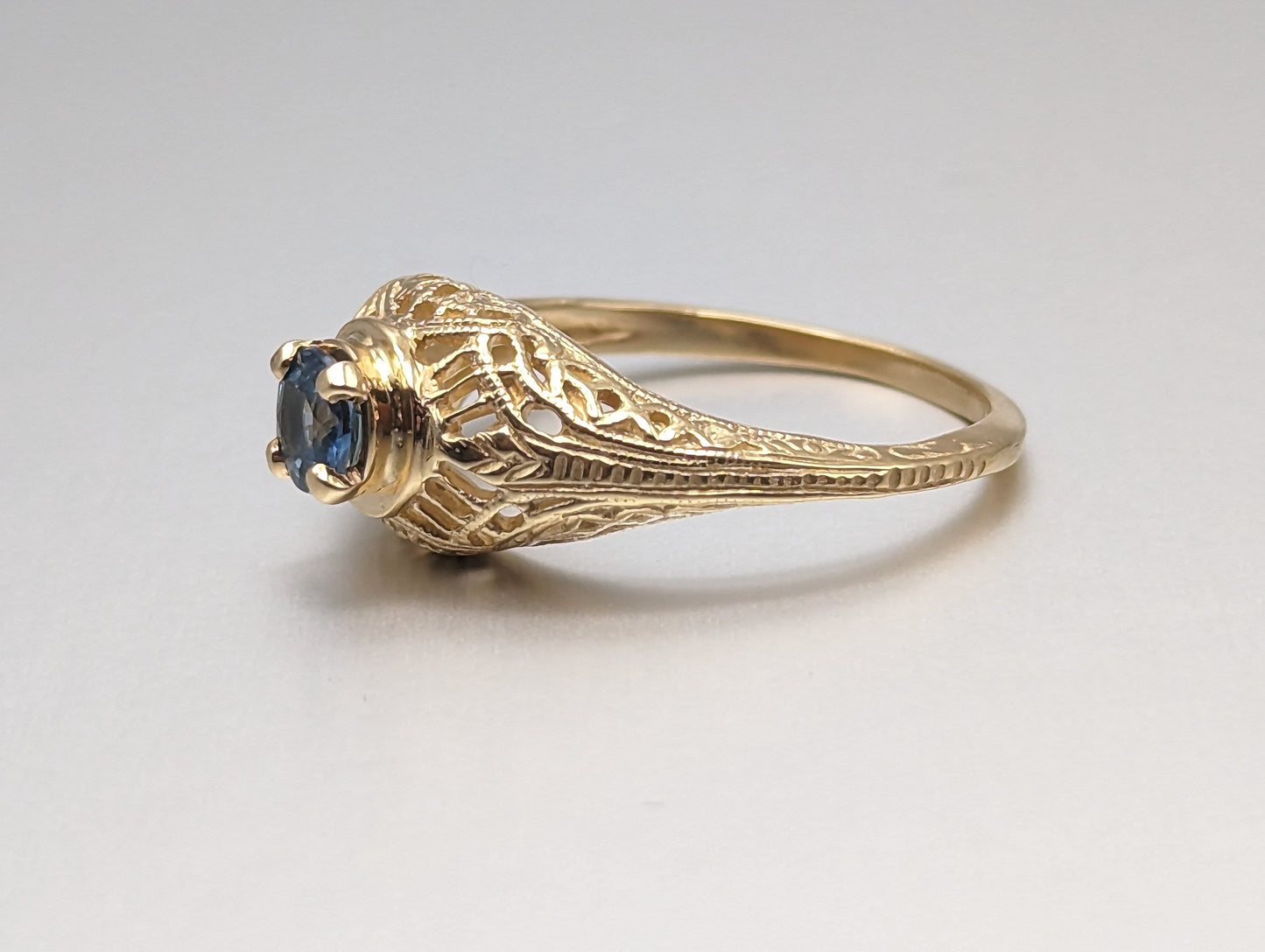 14k Yellow Gold Blue Sapphire Filigree Ring. 14k Sapphire Ring. 14k Solitaire Sapphire Yellow Gold Ring.